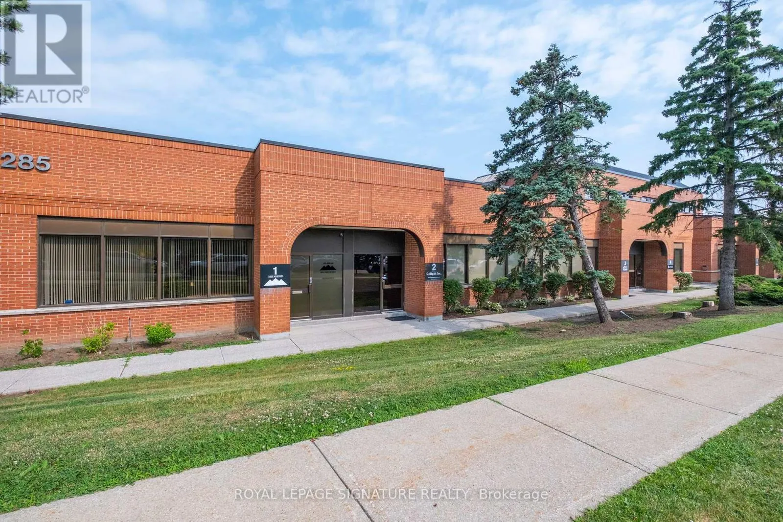 2 - 2285 DUNWIN DRIVE