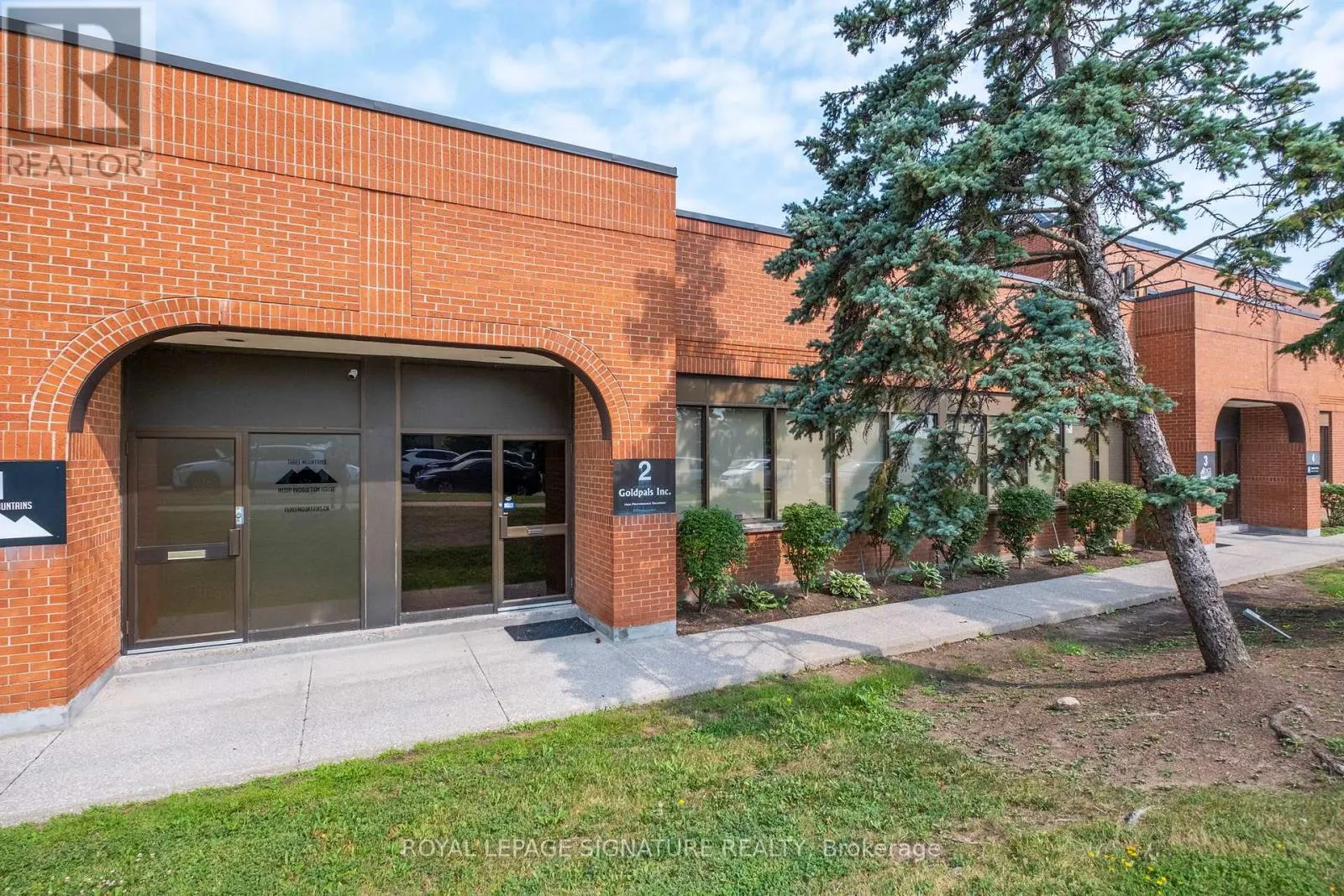 2 - 2285 DUNWIN DRIVE