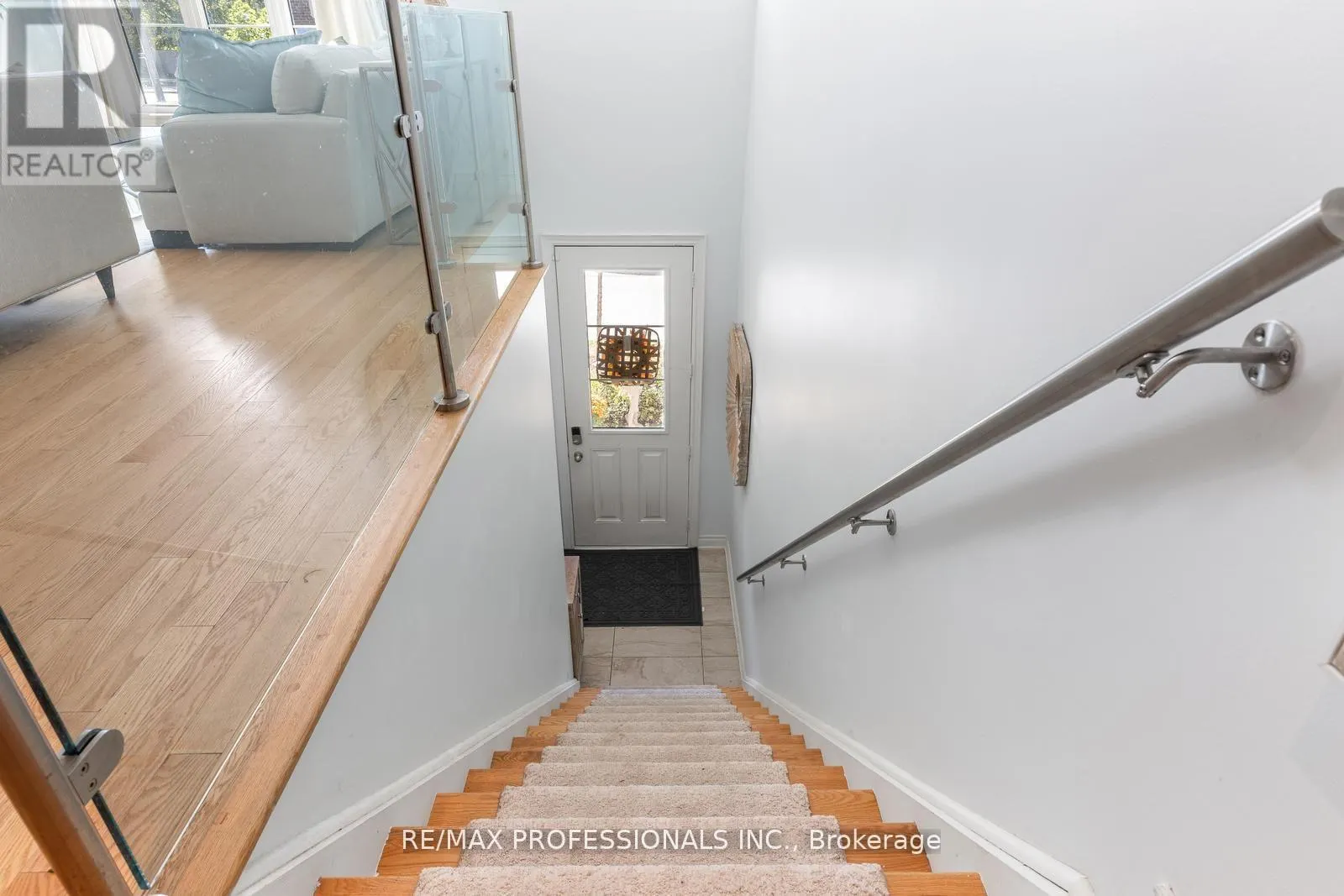 16 DRYDEN WAY