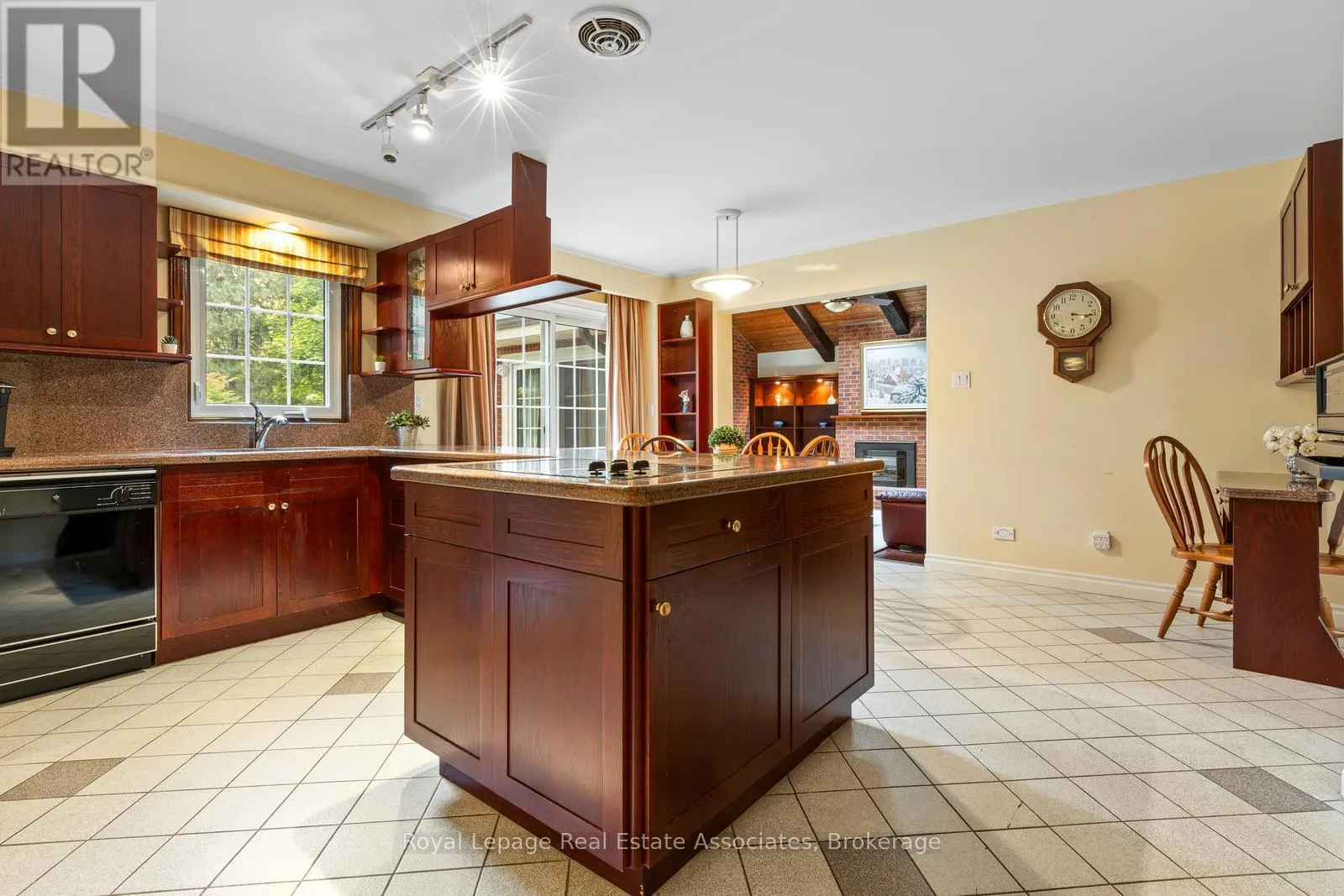 2235 BENNINGTON GATE