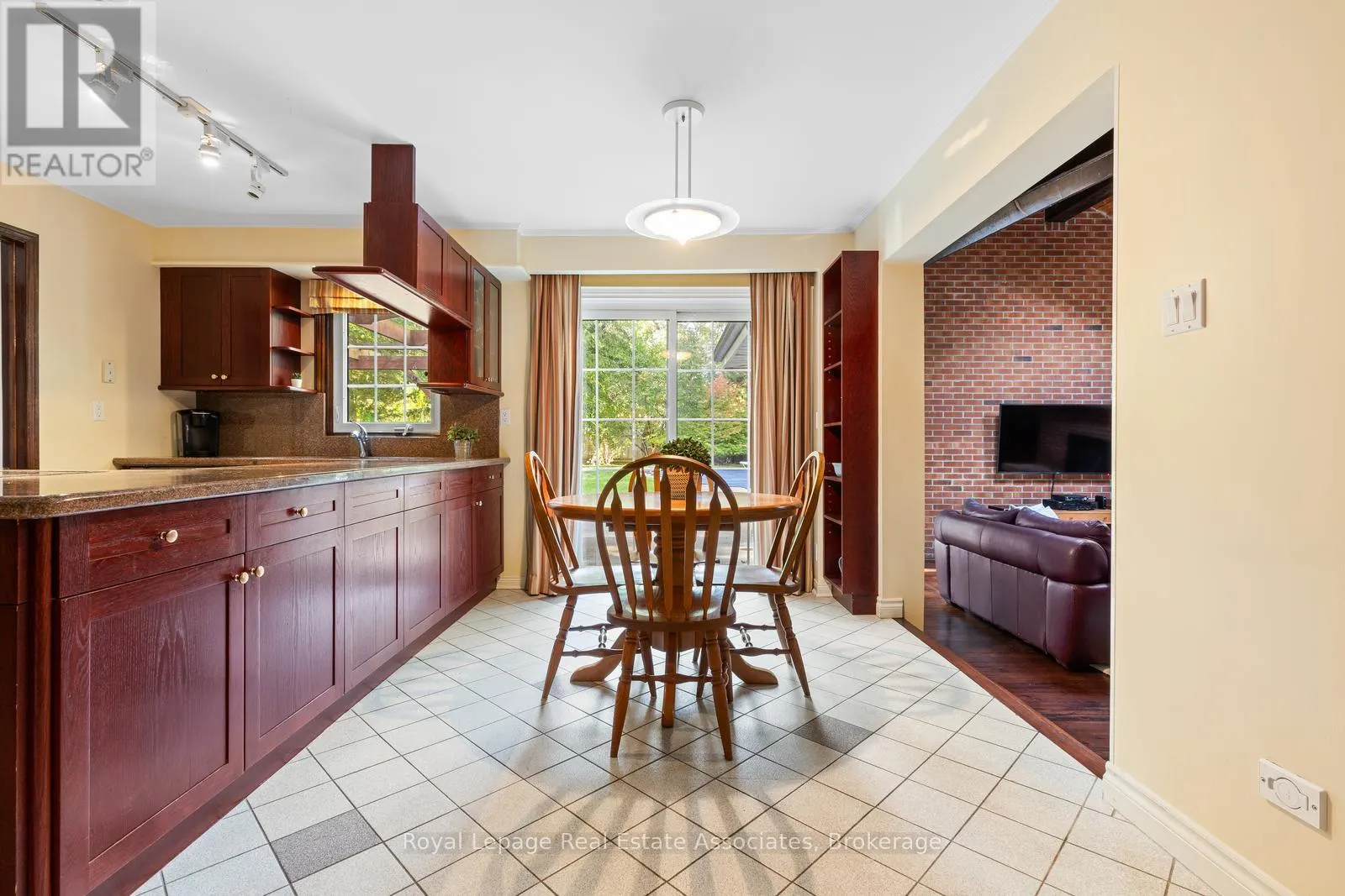 2235 BENNINGTON GATE