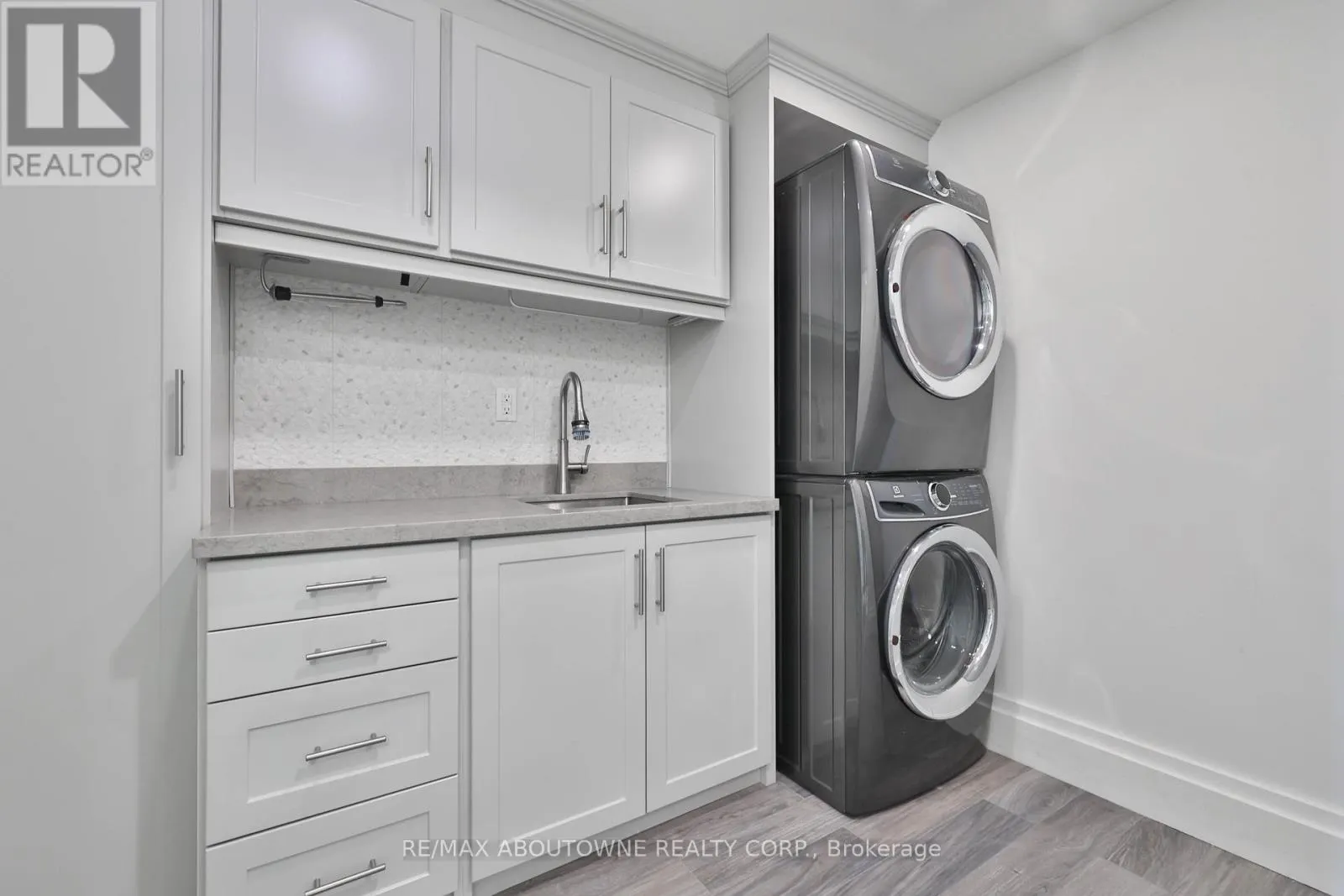 1103 - 415 LOCUST STREET