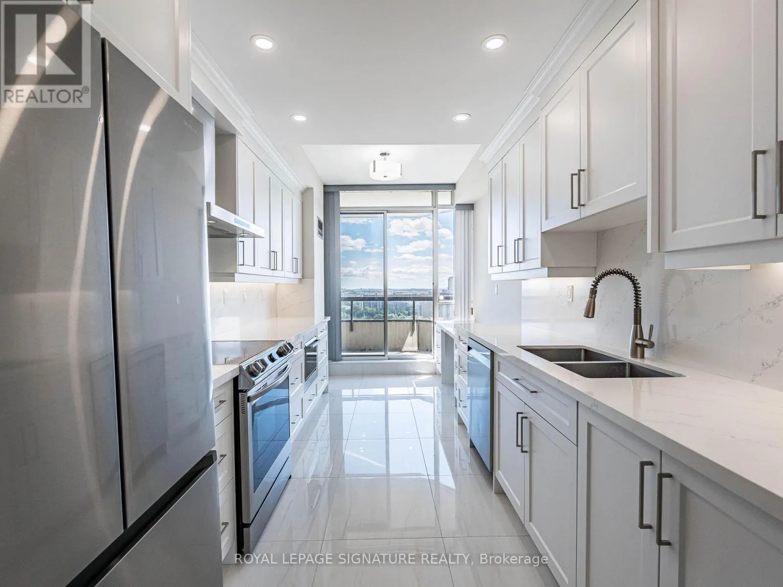2204 - 24 HANOVER ROAD
