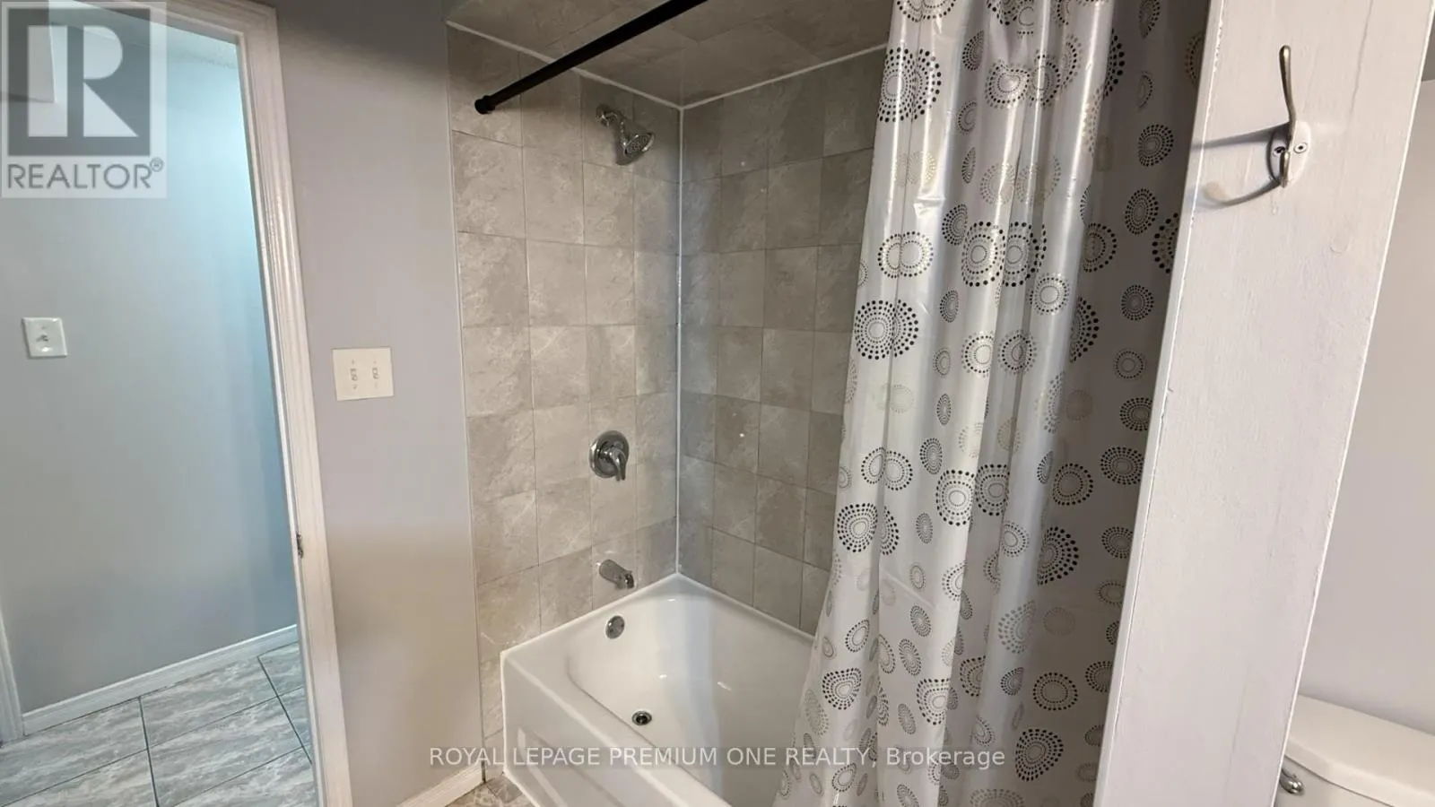 LOWER - 4436 GRASSLAND CRESCENT