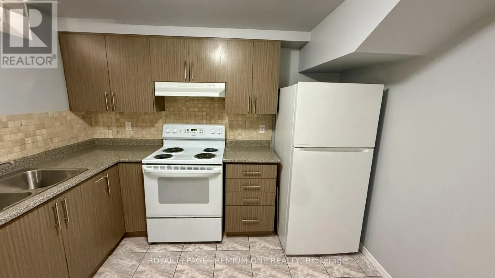 LOWER - 4436 GRASSLAND CRESCENT