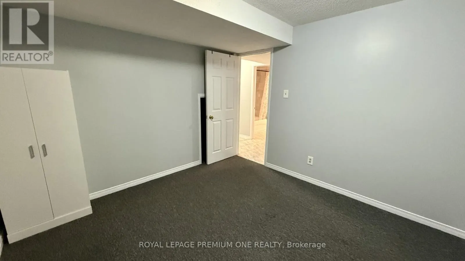 LOWER - 4436 GRASSLAND CRESCENT