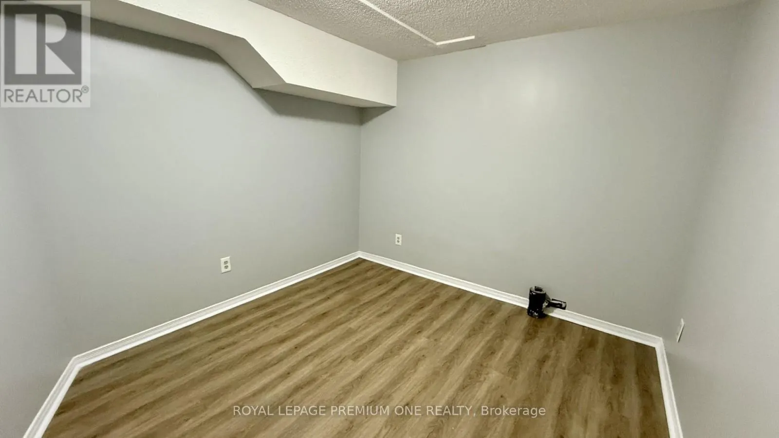 LOWER - 4436 GRASSLAND CRESCENT