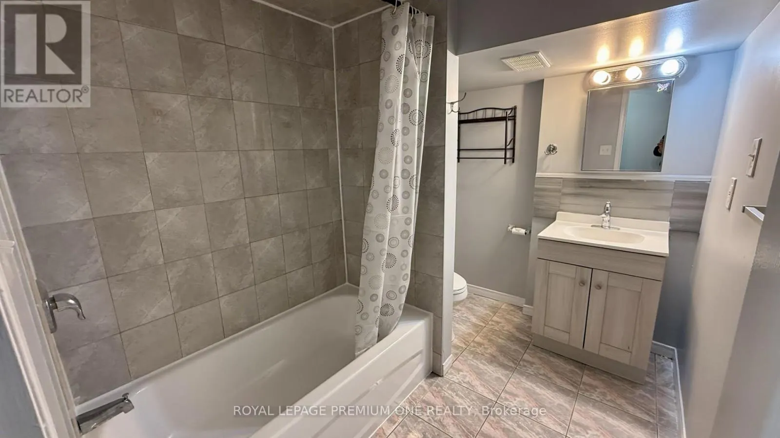 LOWER - 4436 GRASSLAND CRESCENT