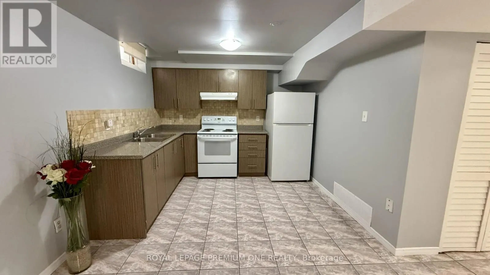 LOWER - 4436 GRASSLAND CRESCENT
