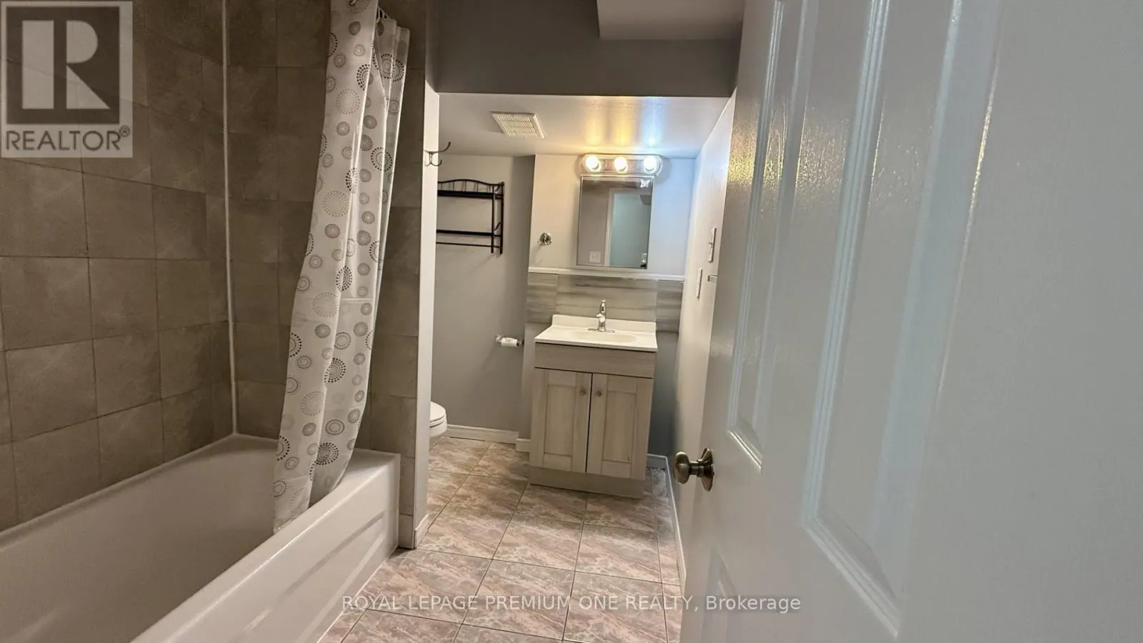 LOWER - 4436 GRASSLAND CRESCENT