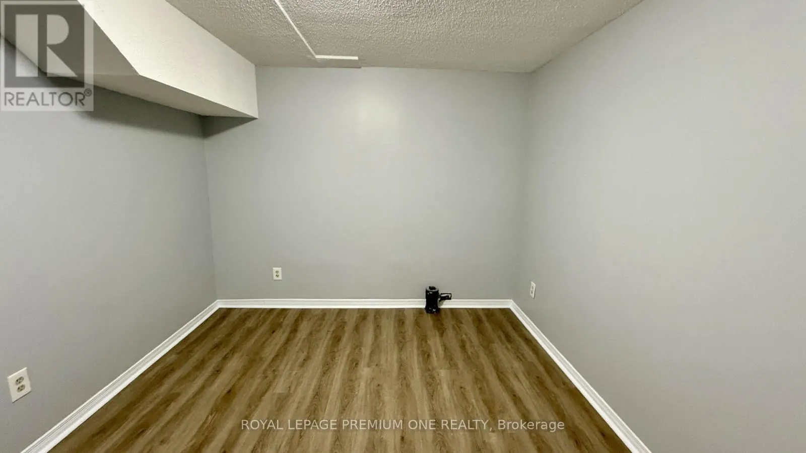 LOWER - 4436 GRASSLAND CRESCENT