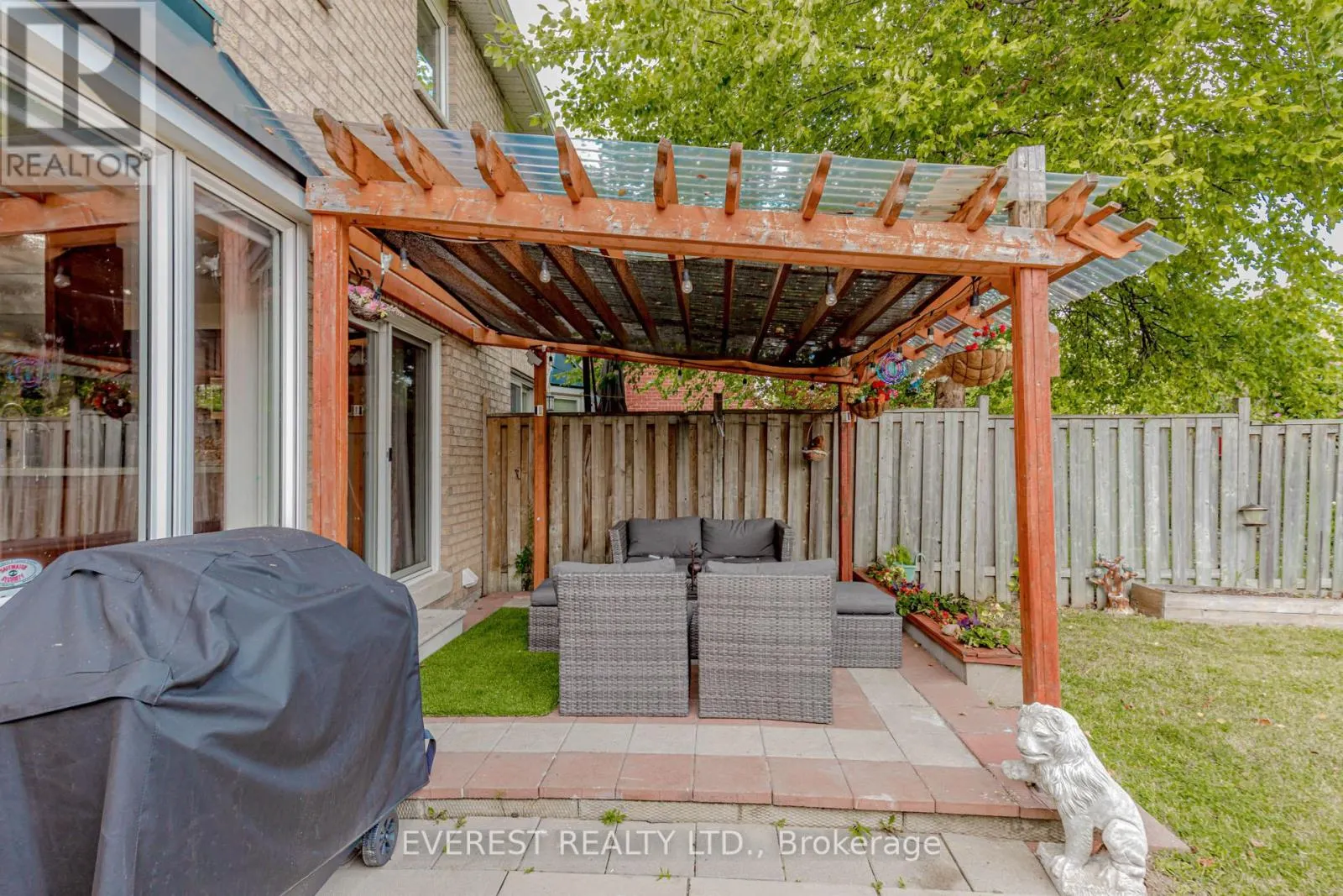 7688 BLACK WALNUT TRAIL