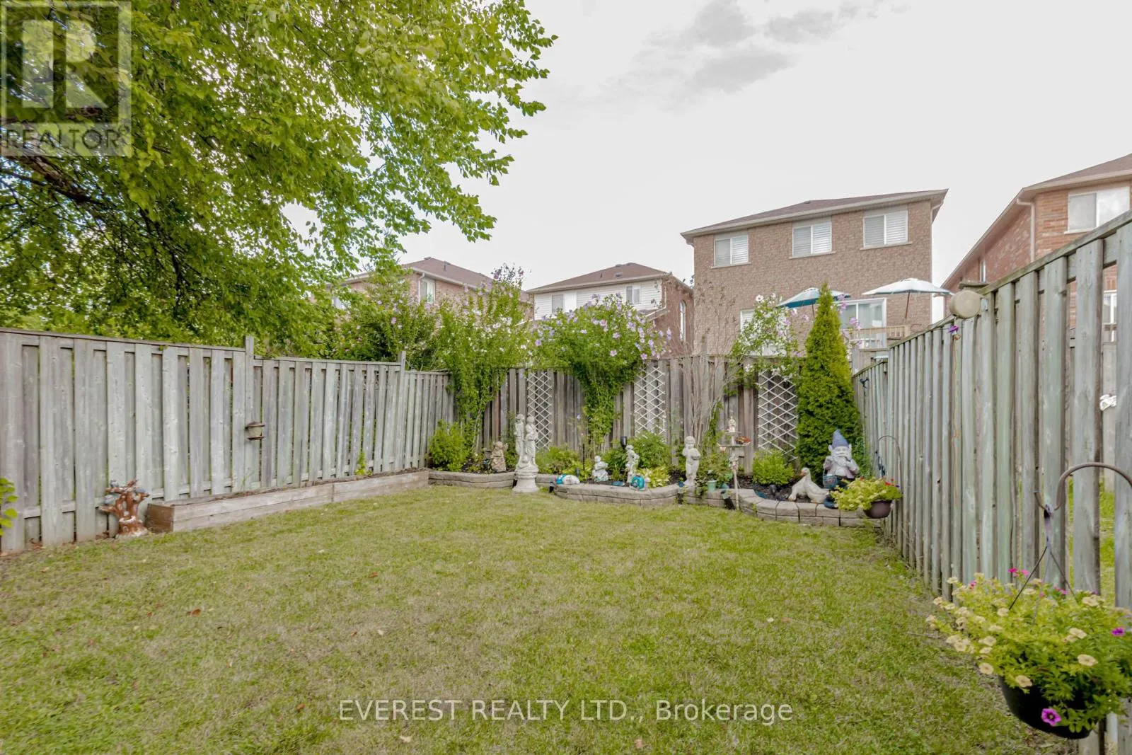 7688 BLACK WALNUT TRAIL