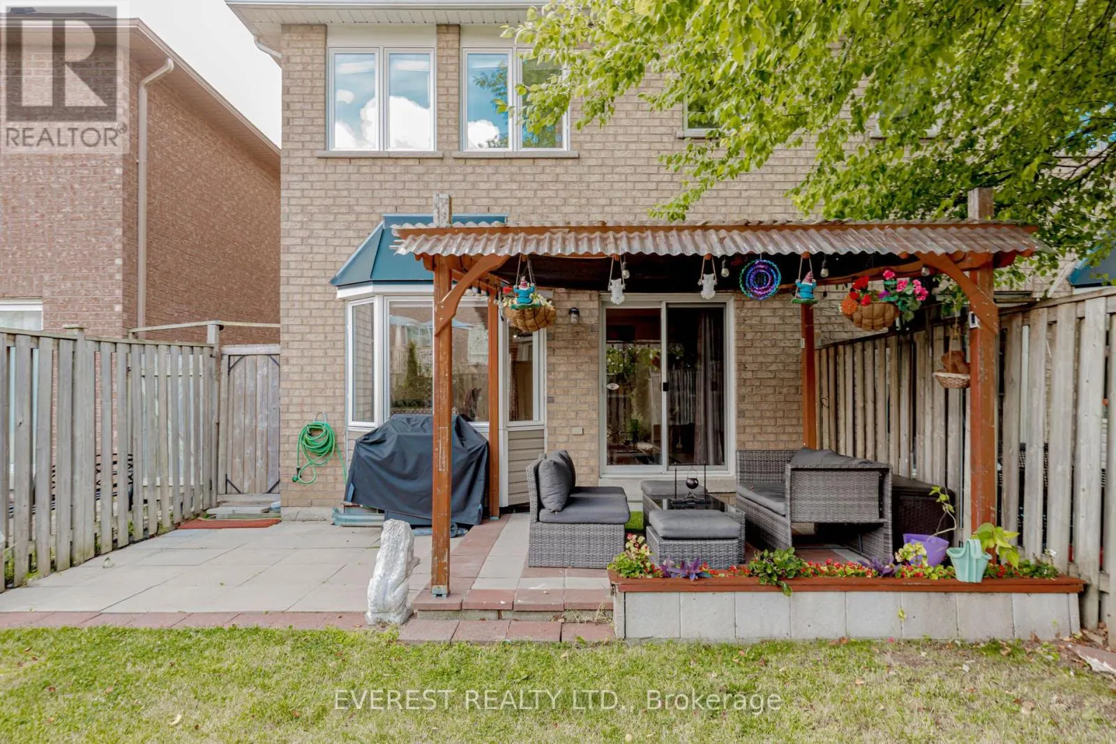 7688 BLACK WALNUT TRAIL