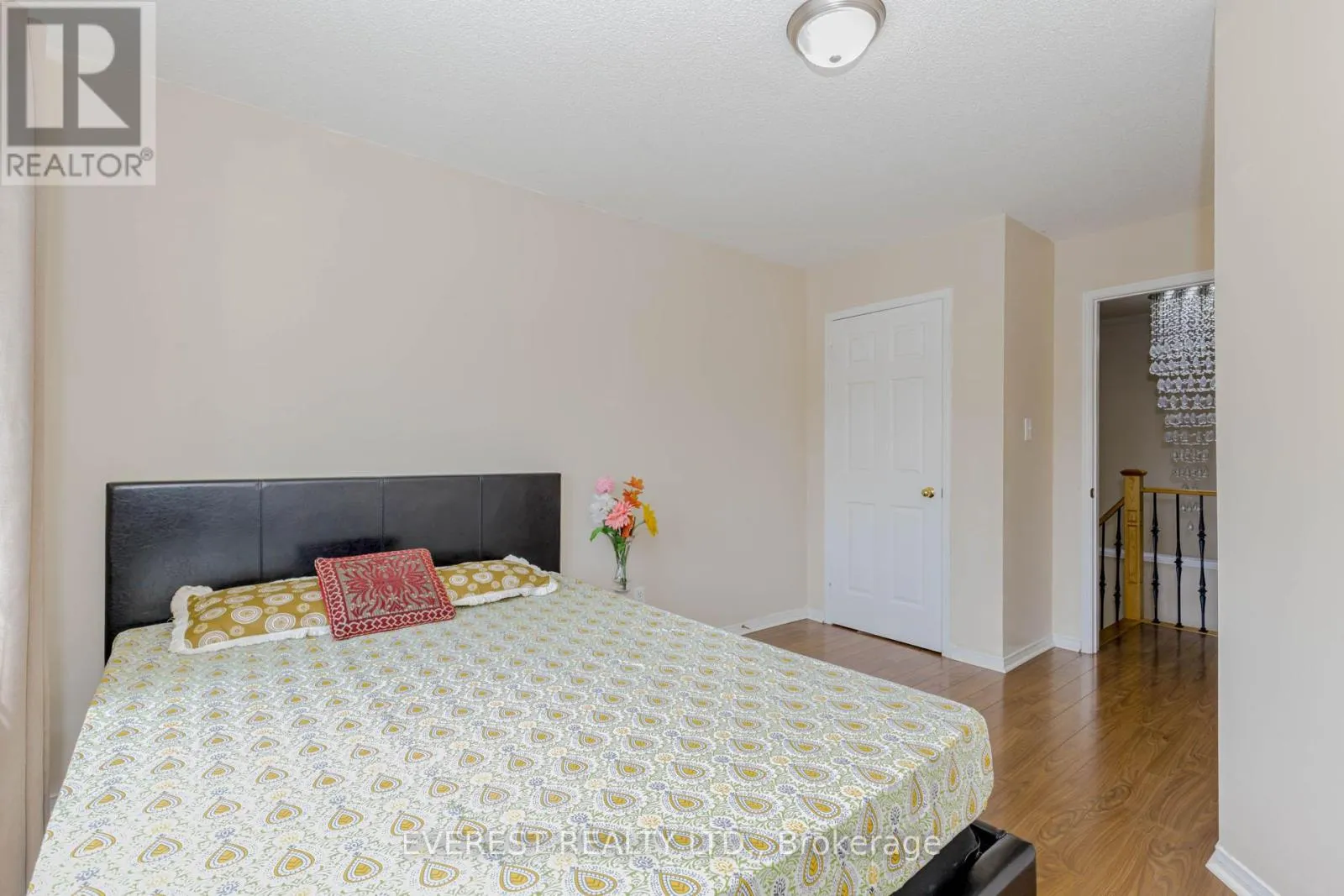 7688 BLACK WALNUT TRAIL