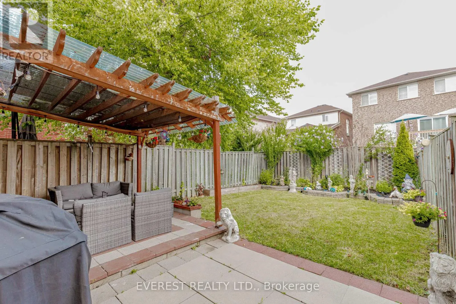 7688 BLACK WALNUT TRAIL