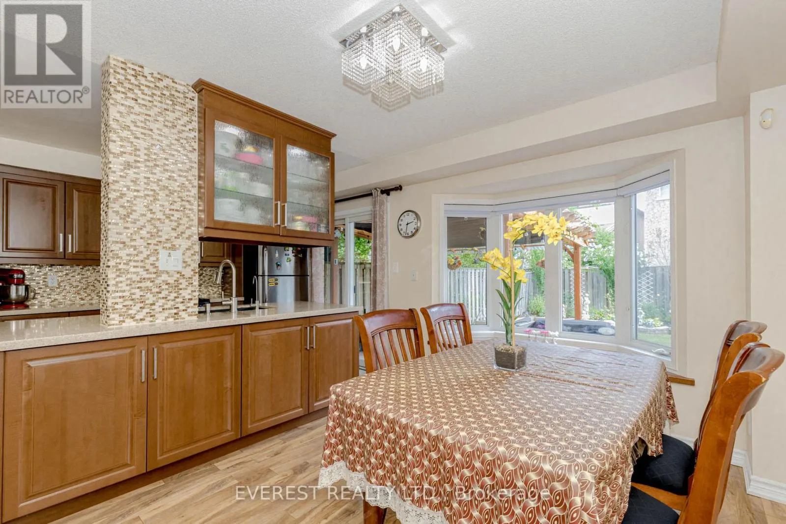 7688 BLACK WALNUT TRAIL