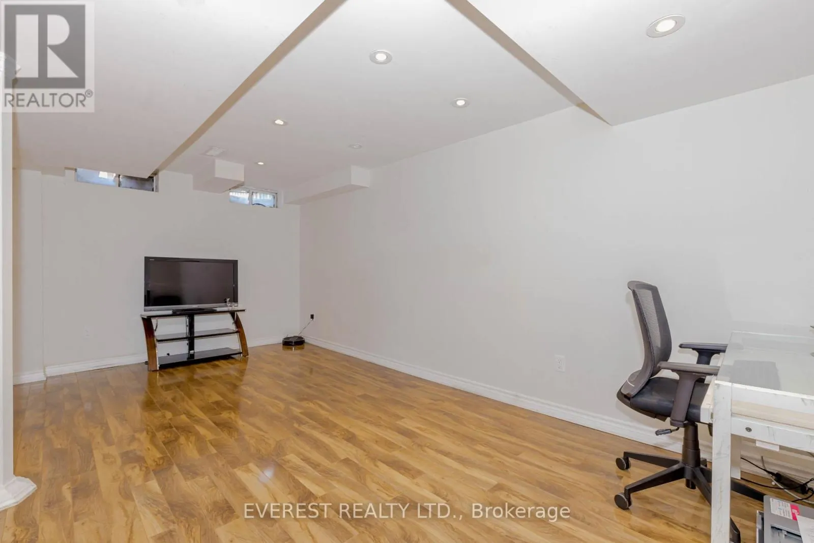 7688 BLACK WALNUT TRAIL