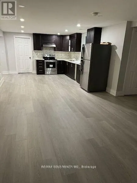 2 TWEEDSMUIR COURT