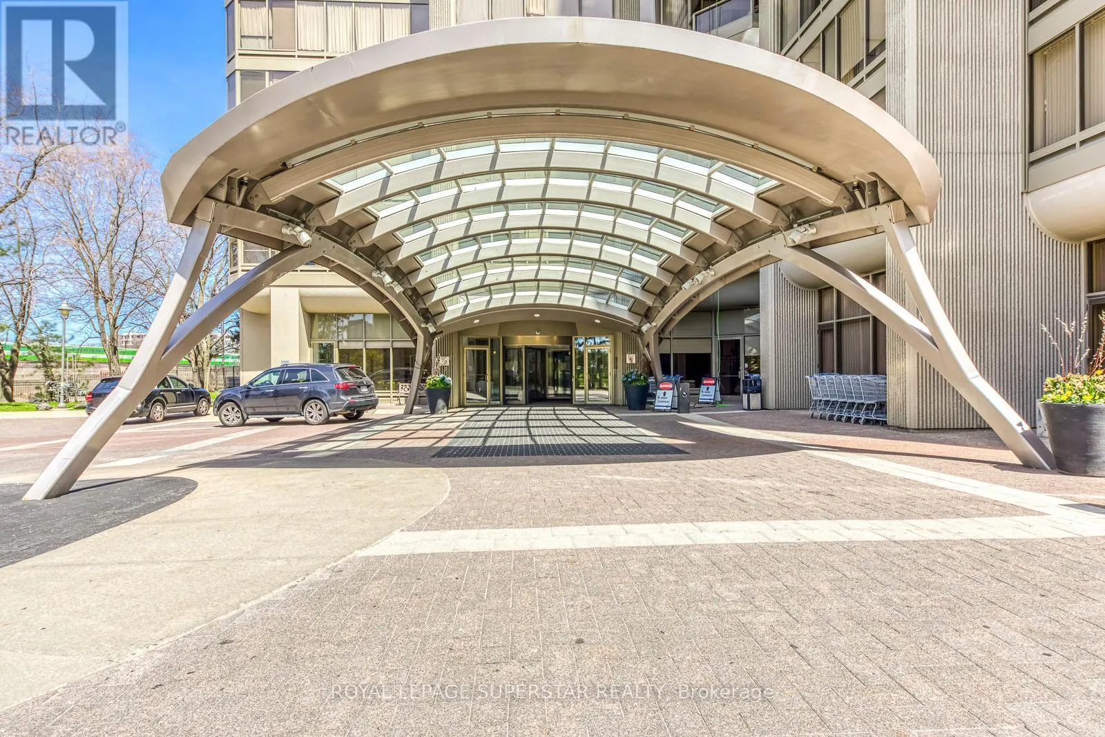 2011 - 2045 LAKESHORE BOULEVARD W