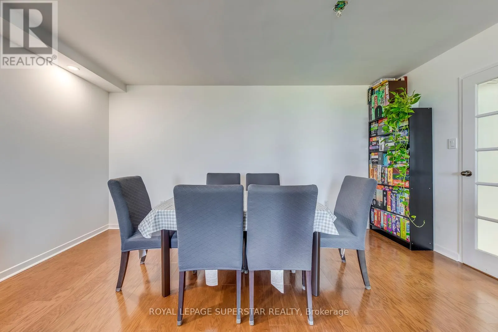 2011 - 2045 LAKESHORE BOULEVARD W