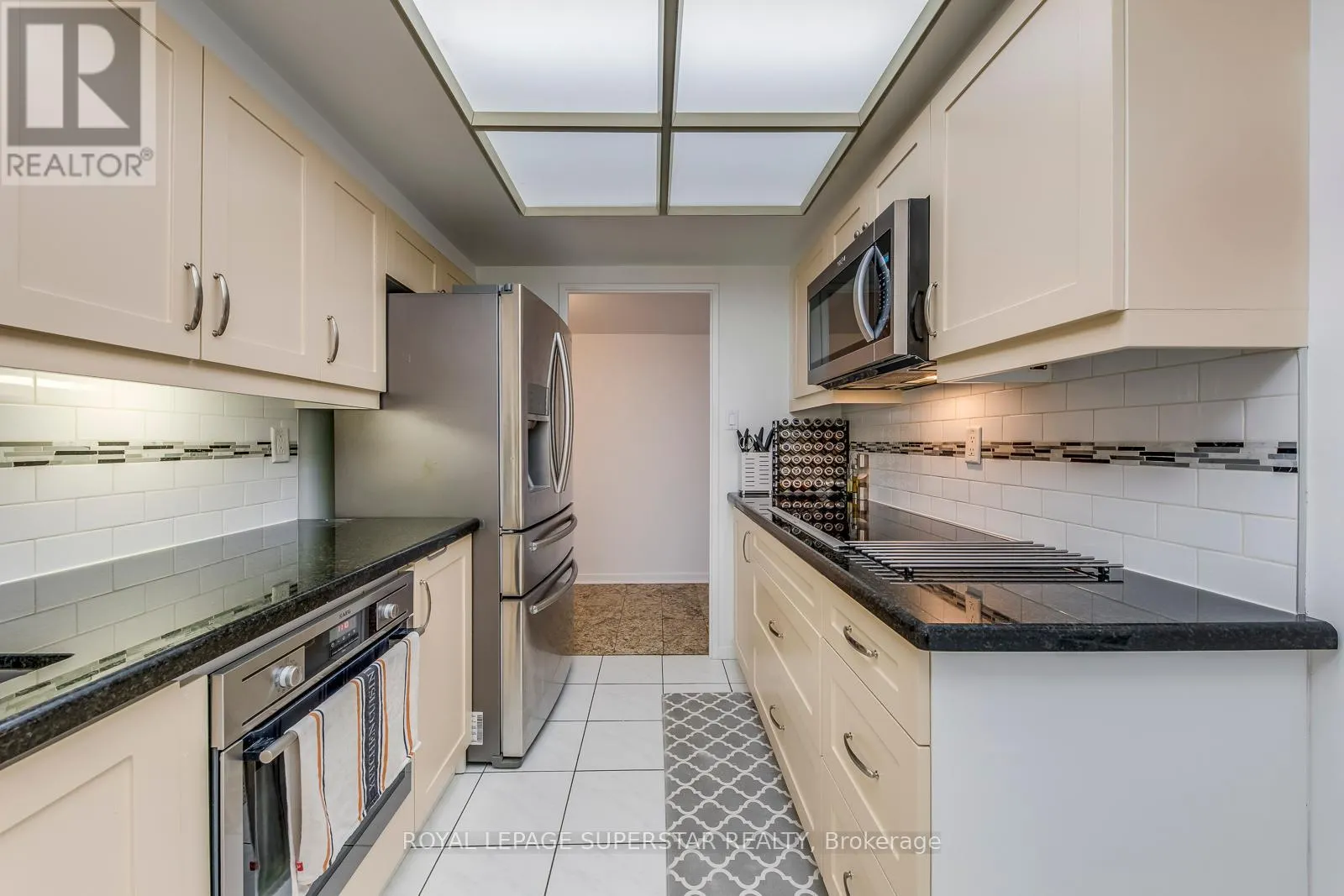 2011 - 2045 LAKESHORE BOULEVARD W