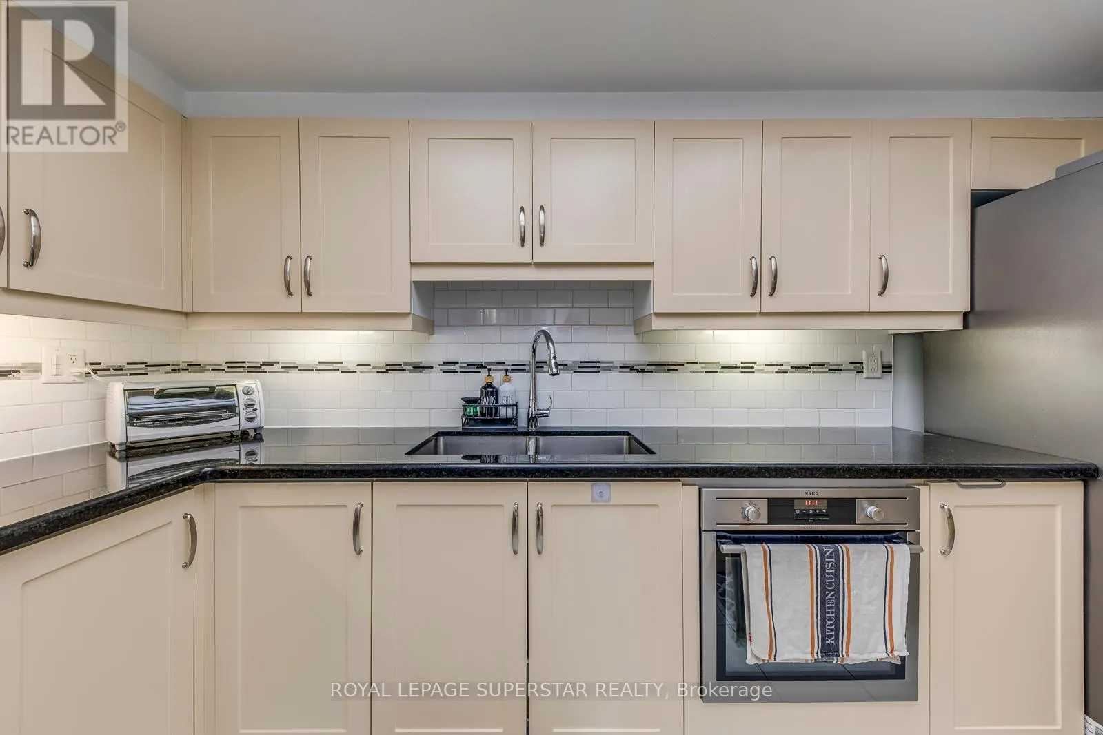 2011 - 2045 LAKESHORE BOULEVARD W