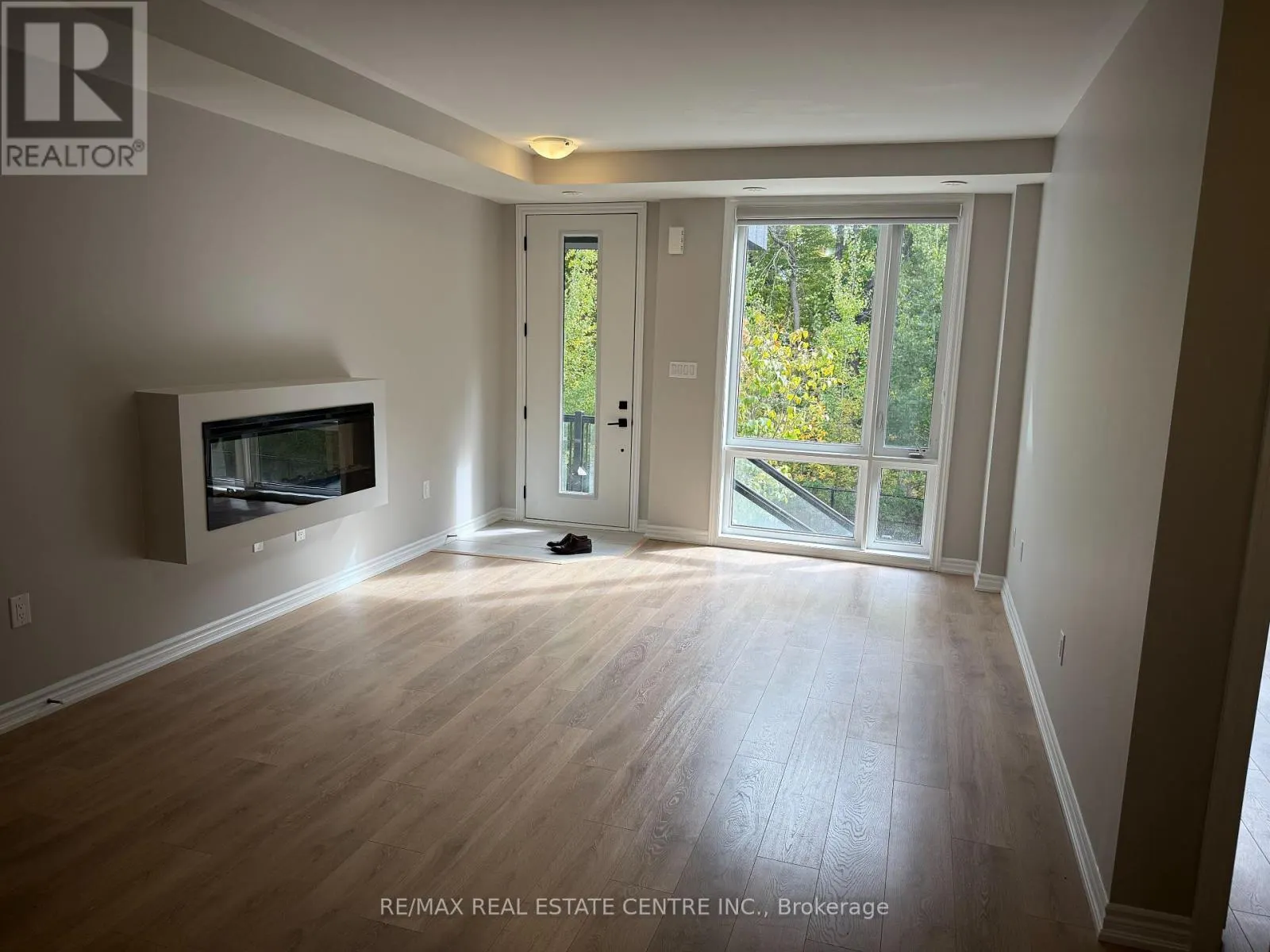 27 - 40 KNOTSBERRY CIRCLE