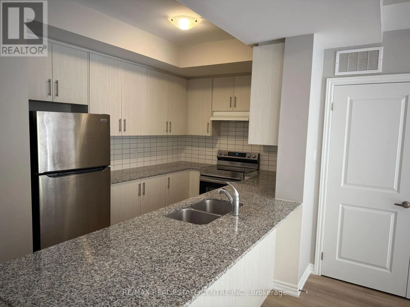 27 - 40 KNOTSBERRY CIRCLE