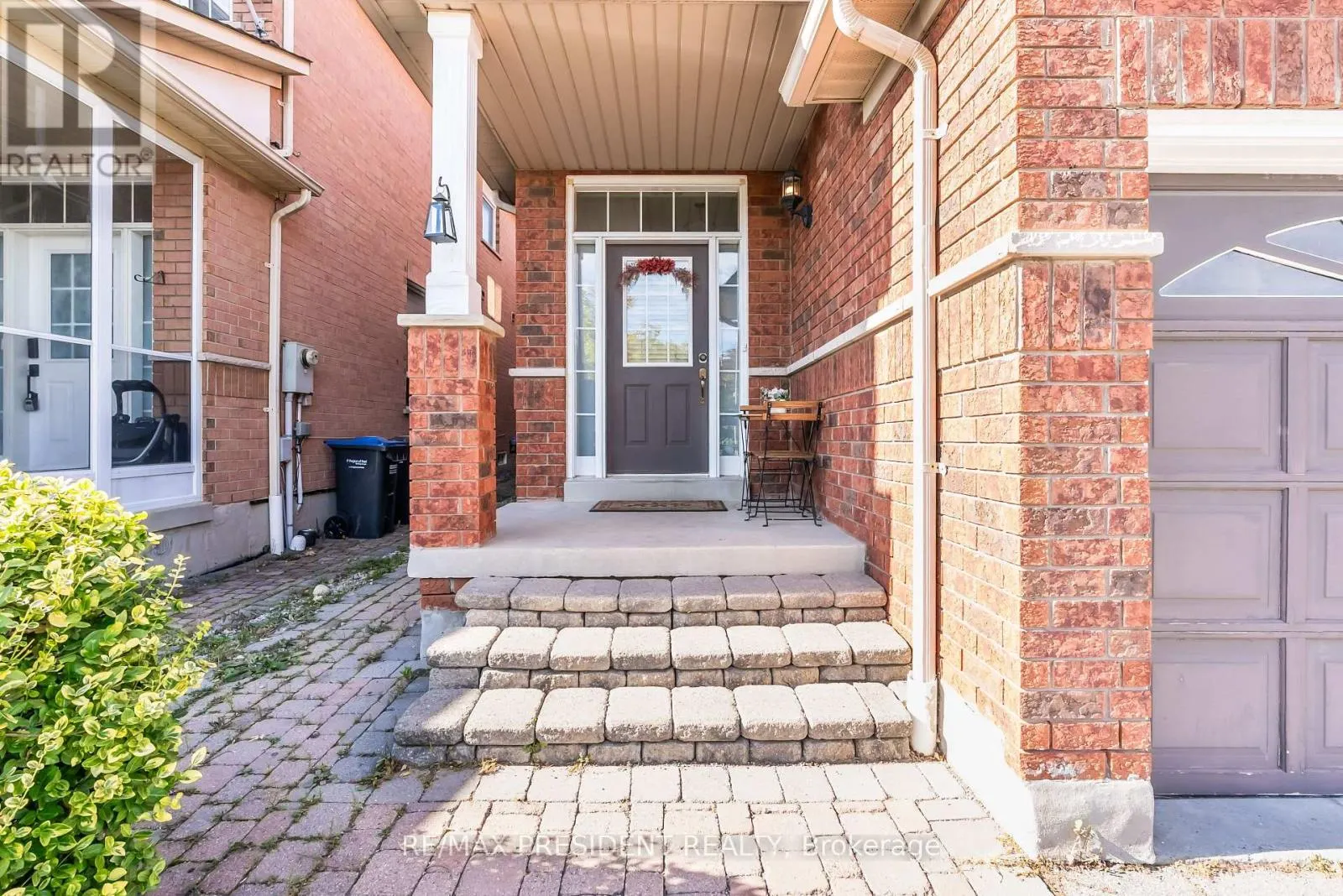 932 LEDBURY CRESCENT