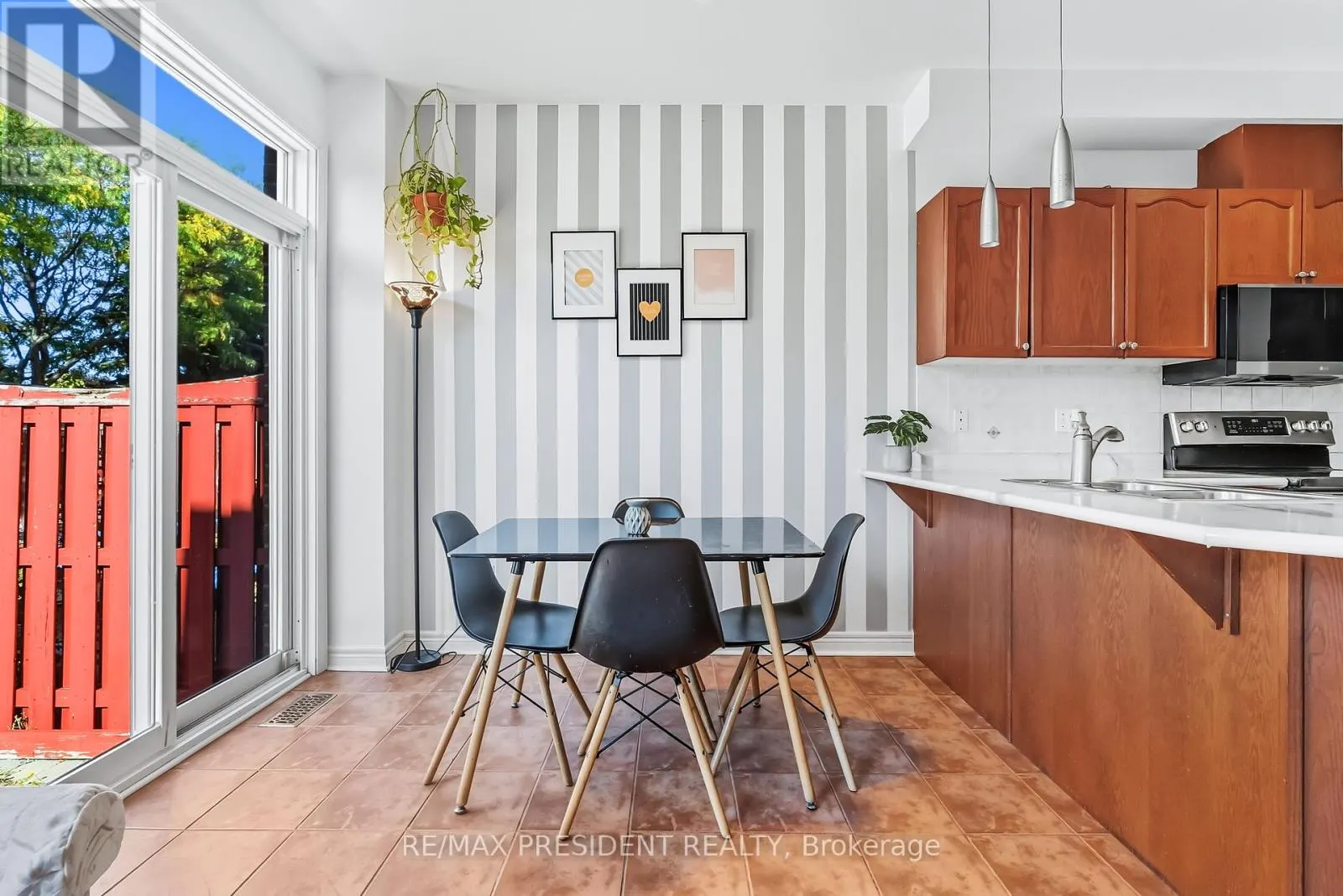 932 LEDBURY CRESCENT