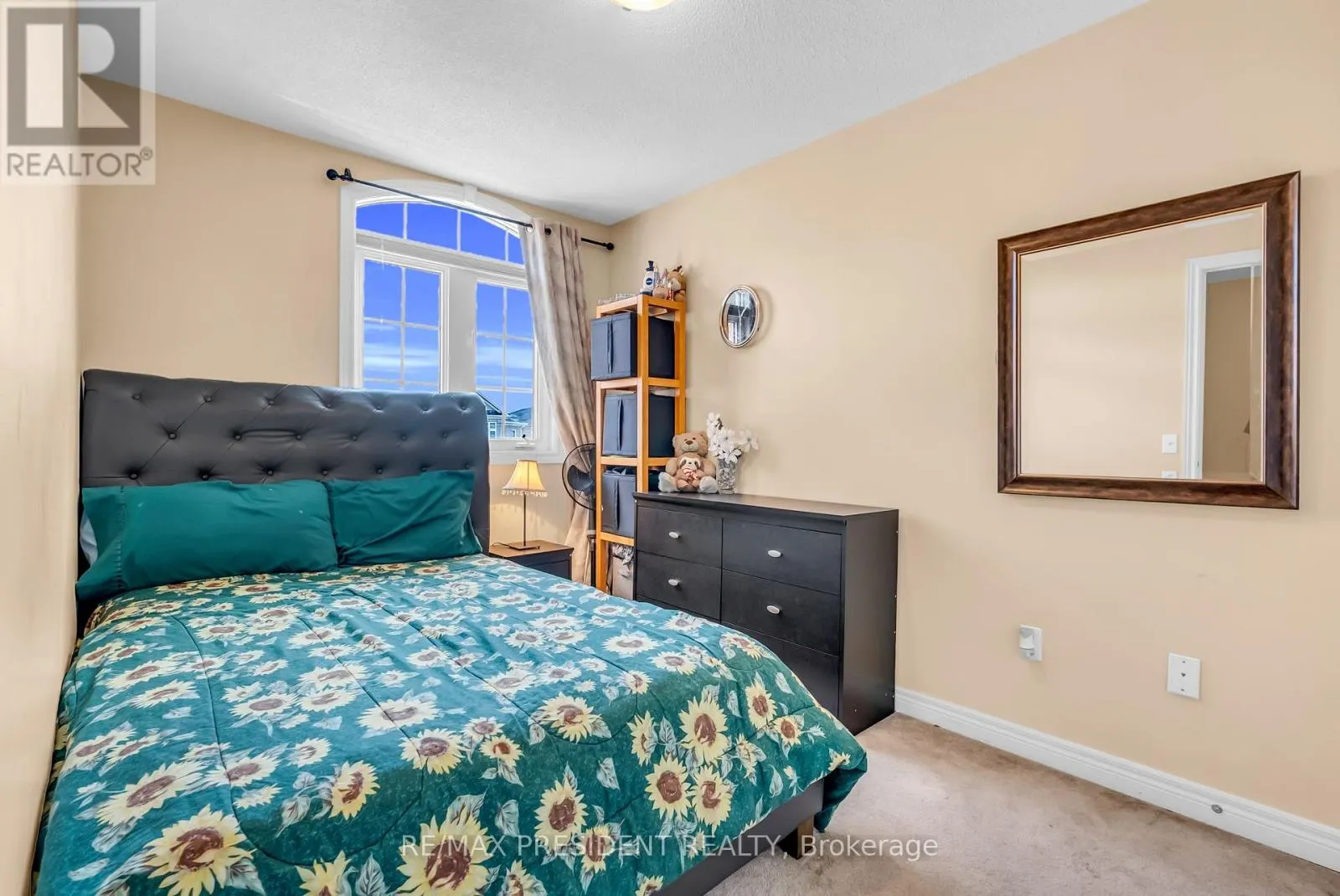 932 LEDBURY CRESCENT