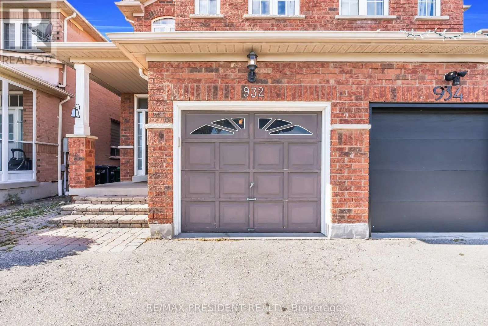 932 LEDBURY CRESCENT