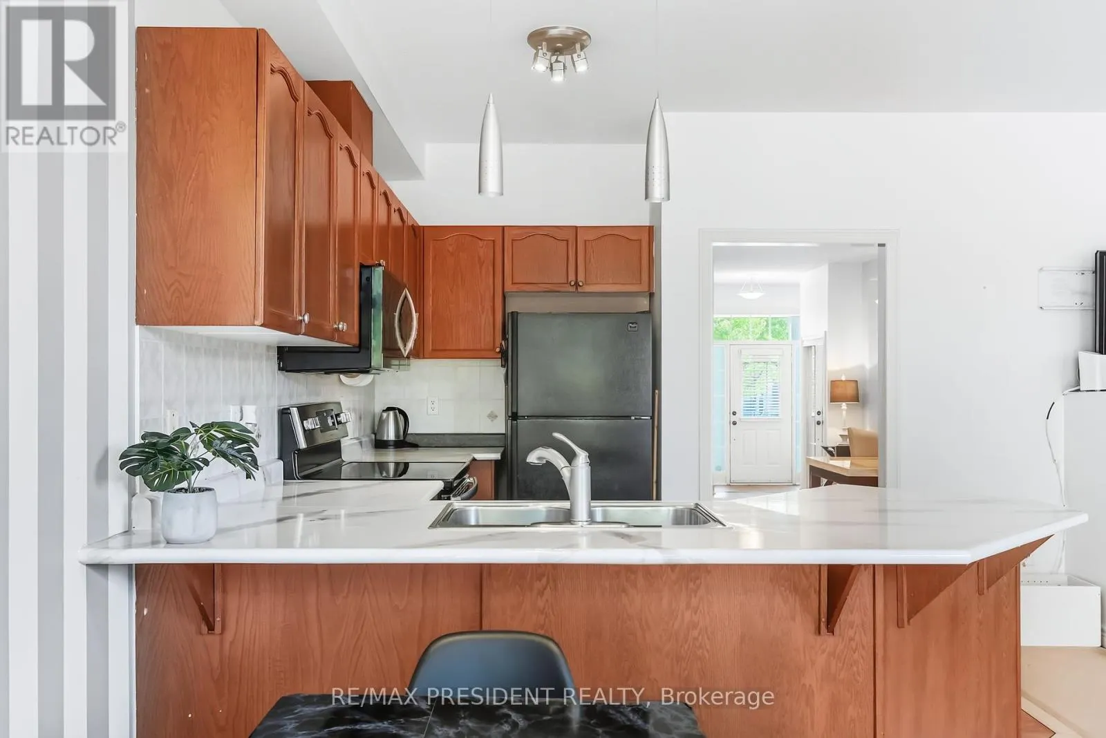 932 LEDBURY CRESCENT