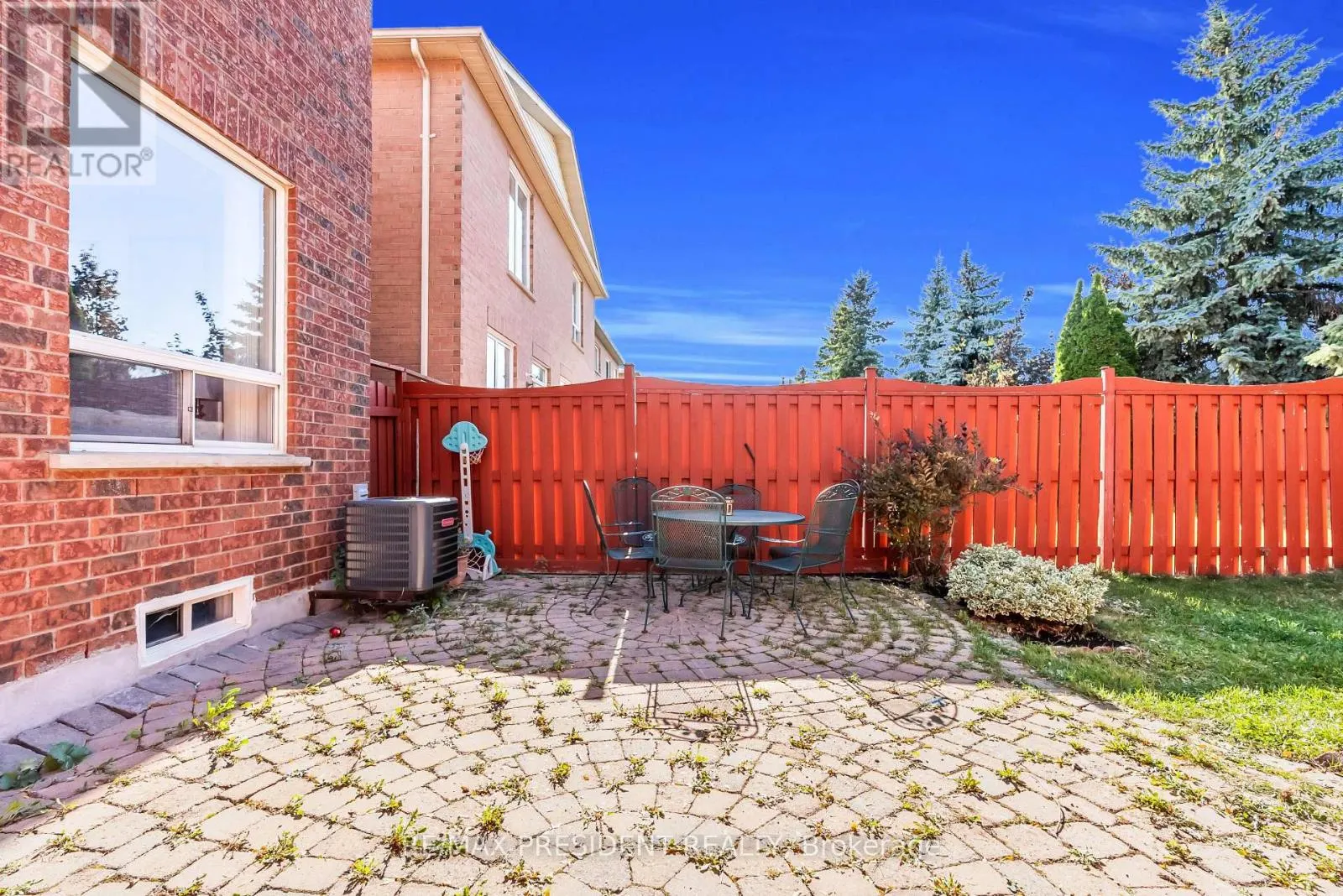932 LEDBURY CRESCENT