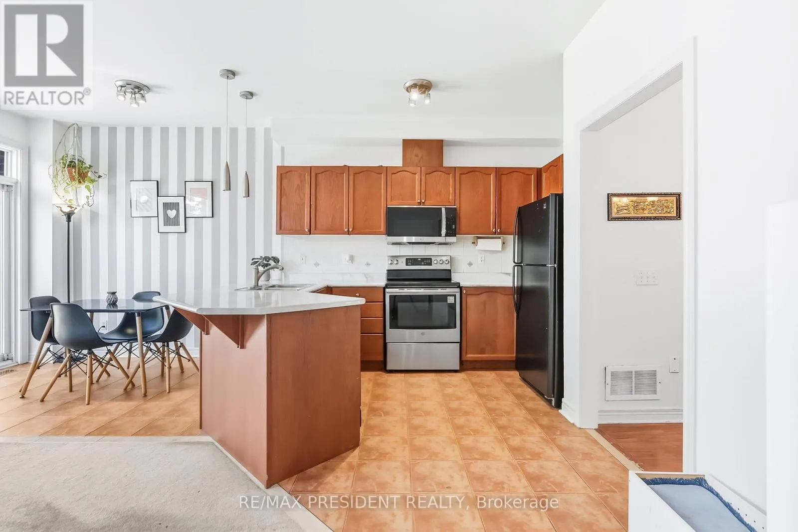 932 LEDBURY CRESCENT