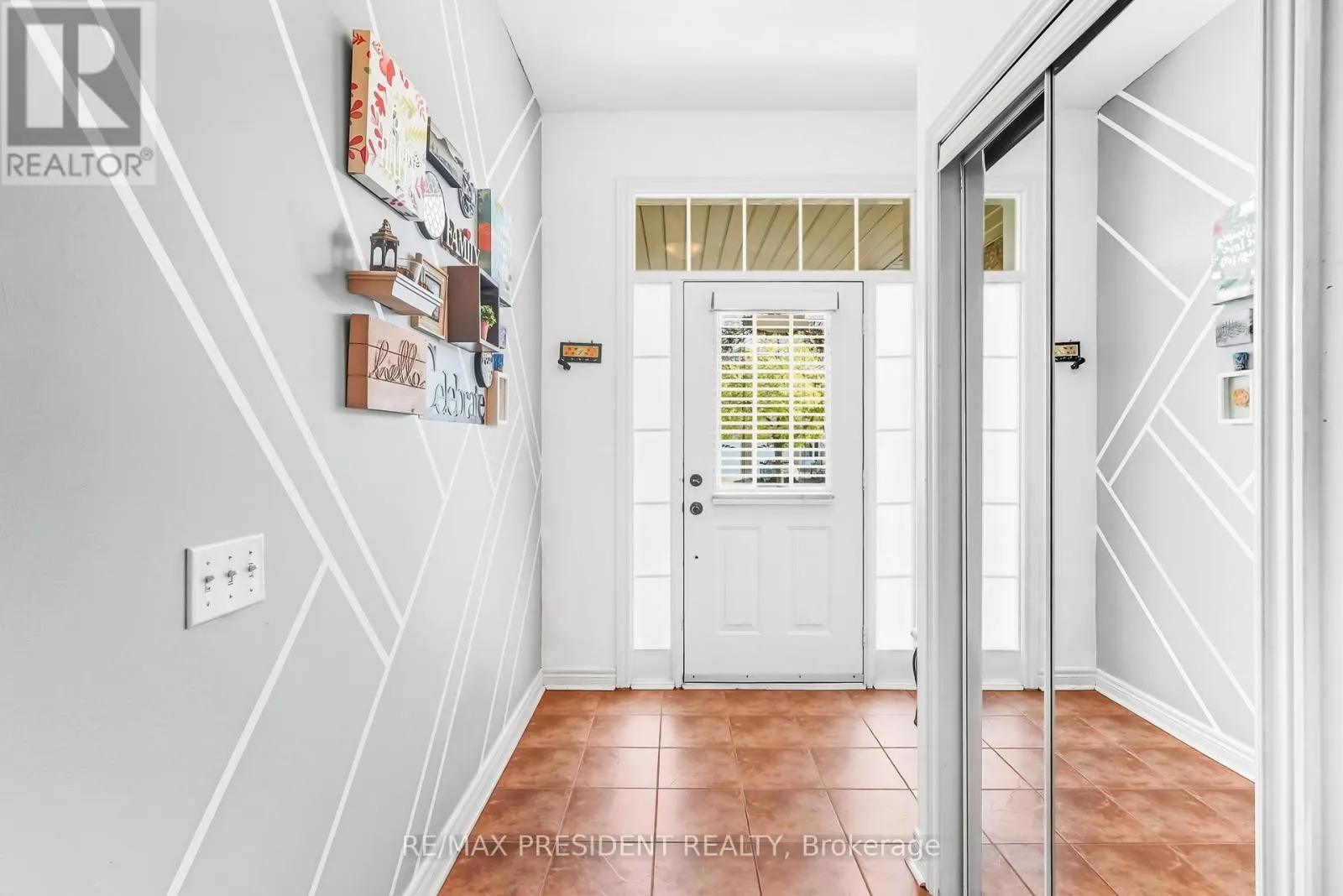 932 LEDBURY CRESCENT