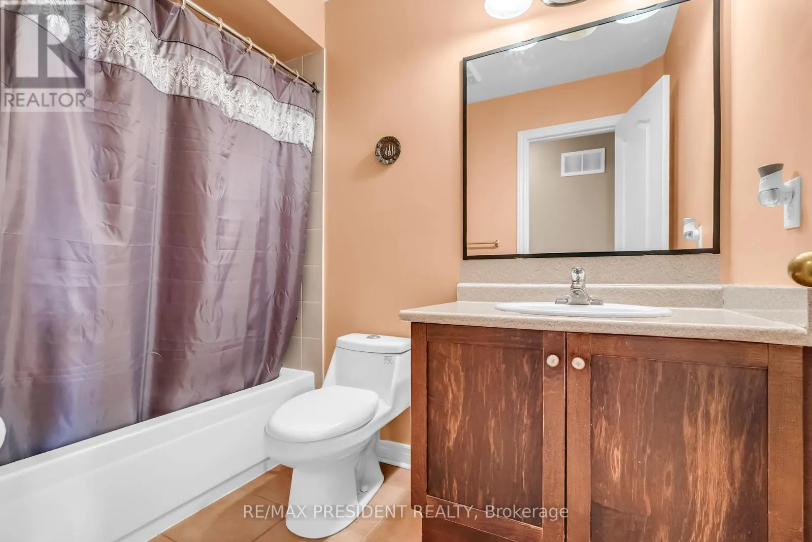 932 LEDBURY CRESCENT