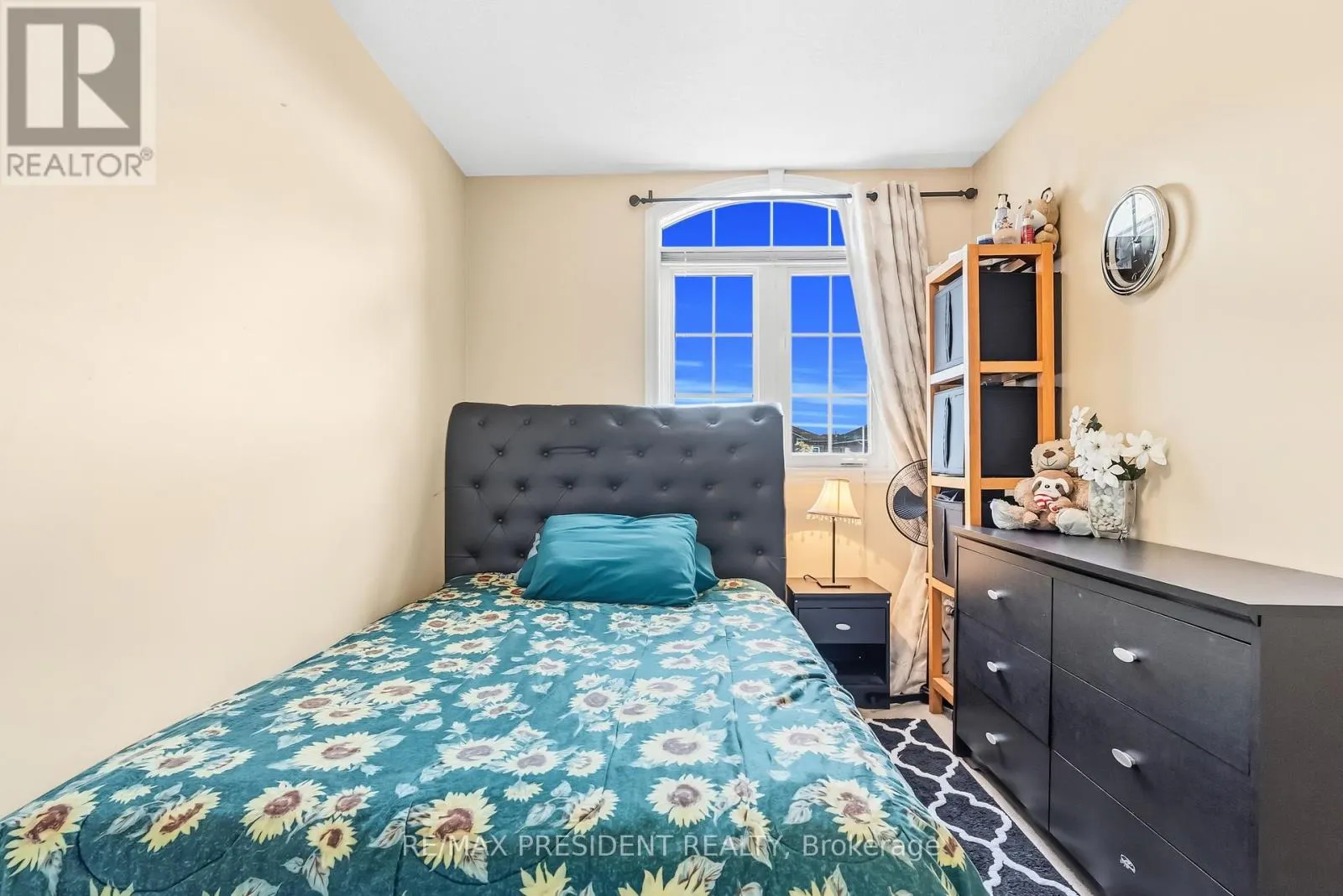 932 LEDBURY CRESCENT