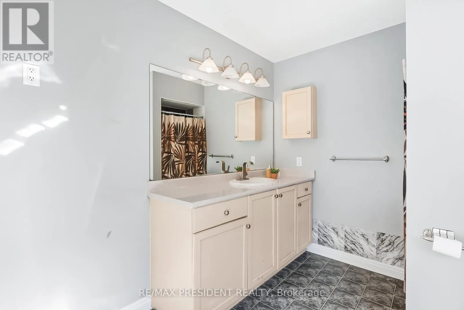932 LEDBURY CRESCENT