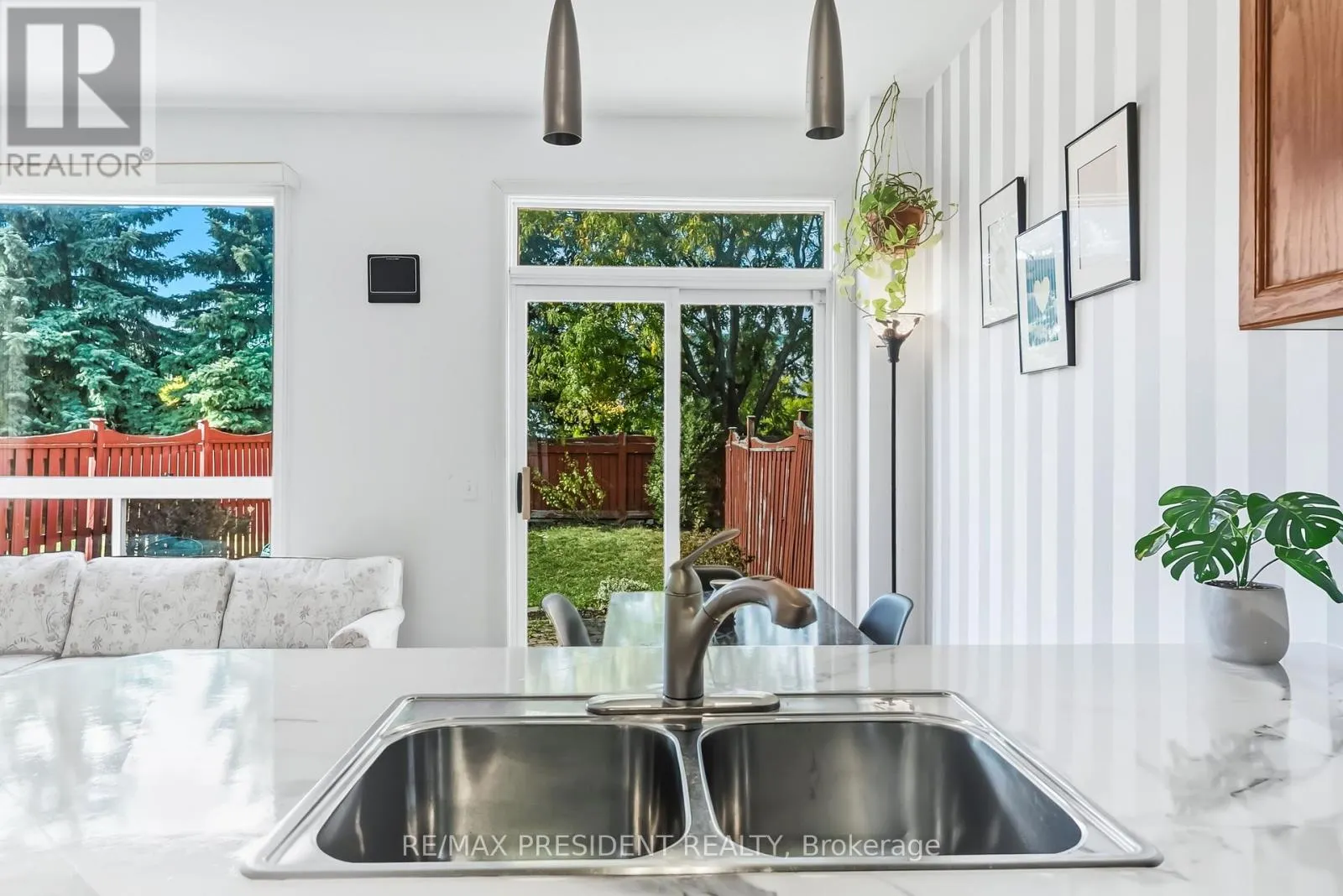 932 LEDBURY CRESCENT