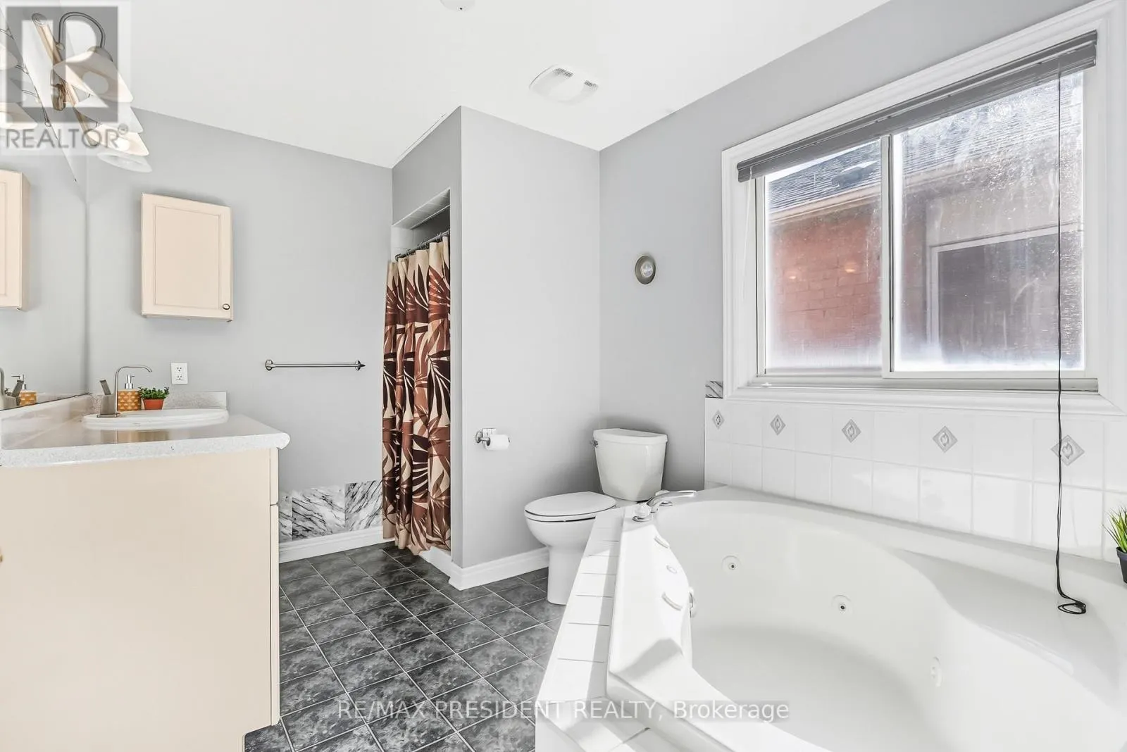 932 LEDBURY CRESCENT