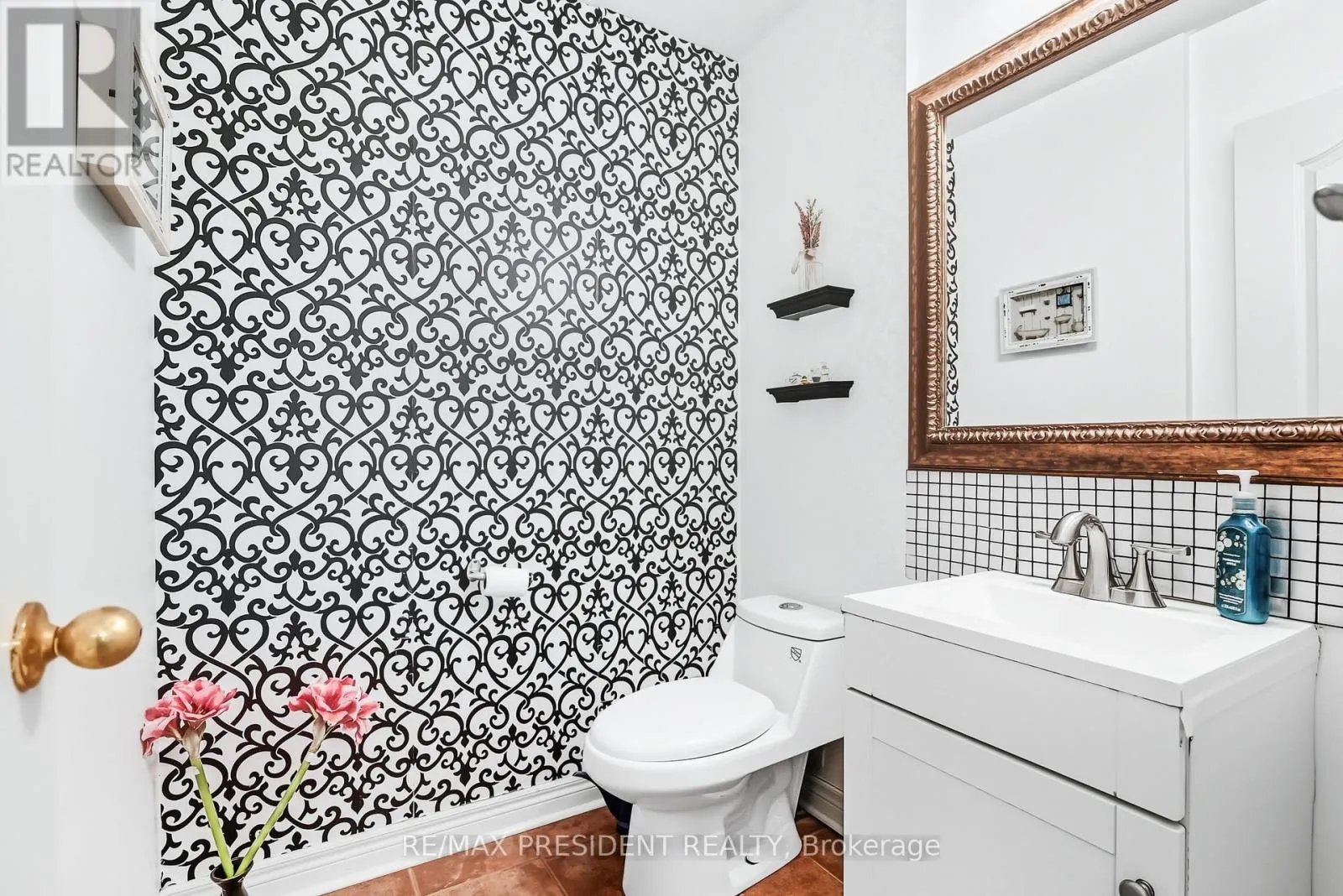 932 LEDBURY CRESCENT