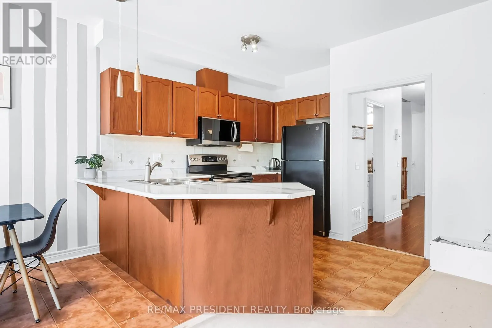 932 LEDBURY CRESCENT
