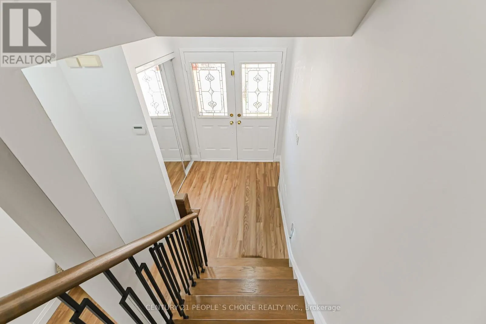 116 GOLDENLIGHT CIRCLE