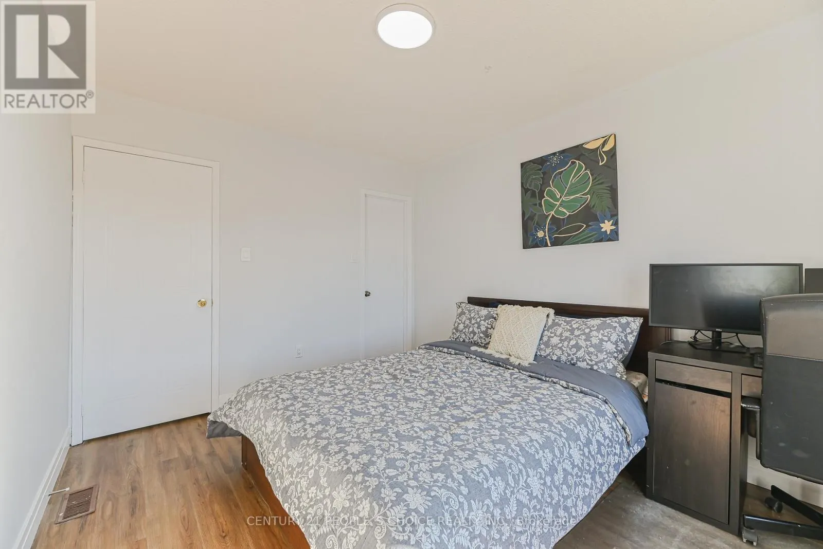 116 GOLDENLIGHT CIRCLE