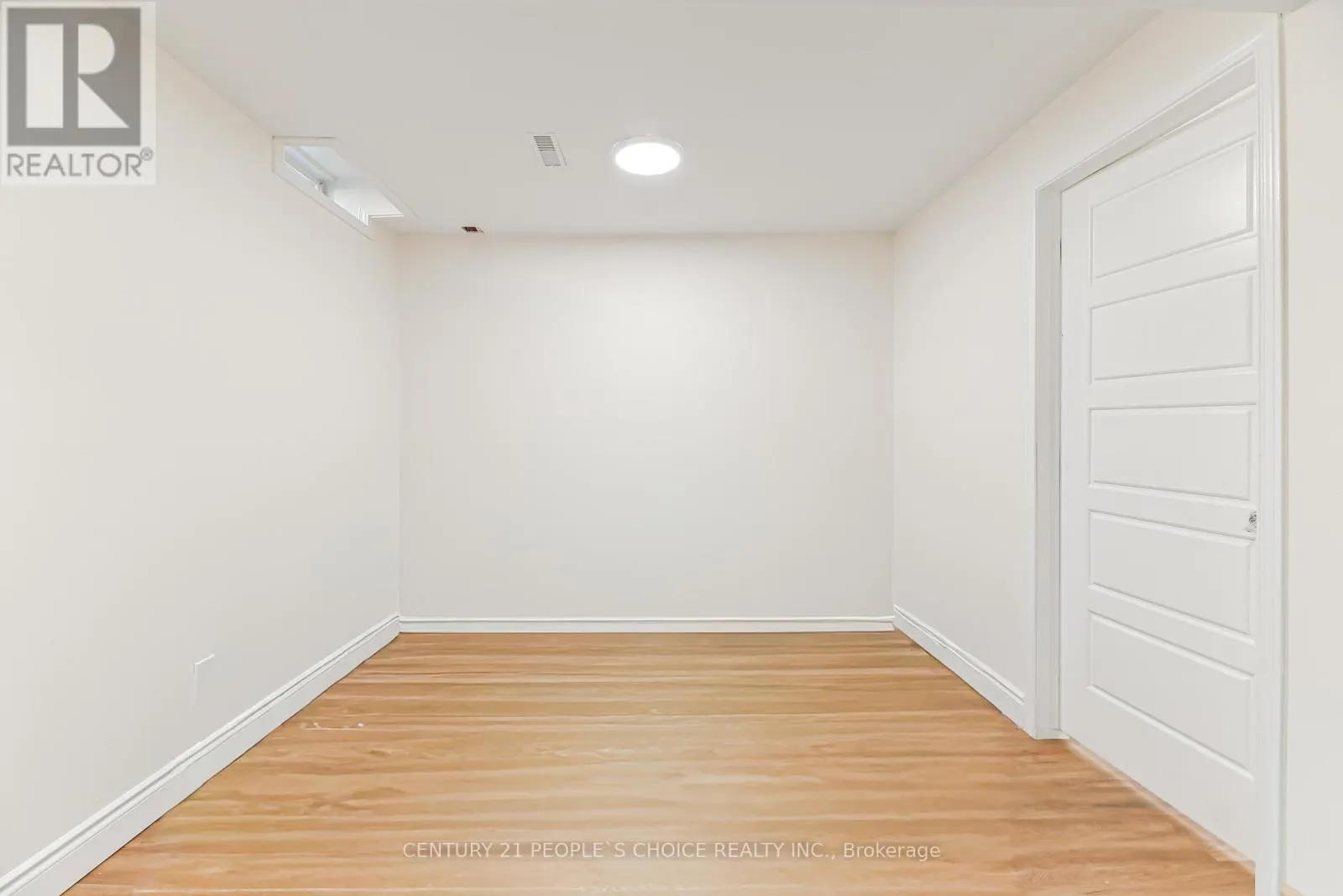 116 GOLDENLIGHT CIRCLE