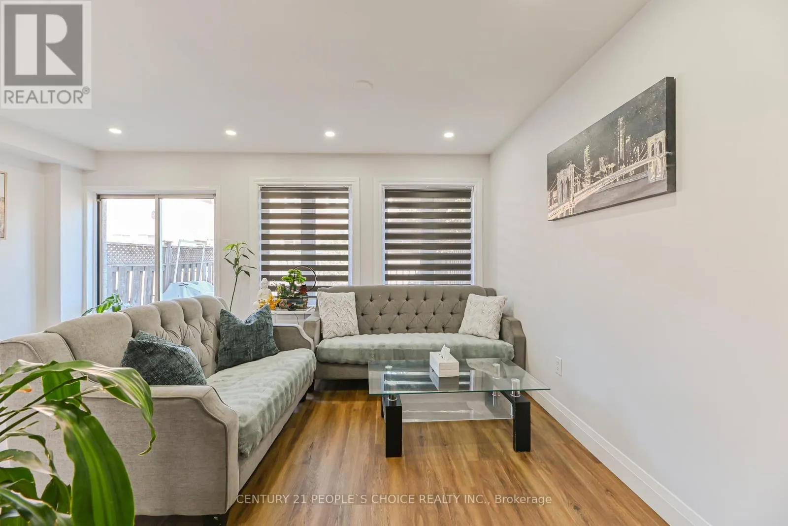 116 GOLDENLIGHT CIRCLE