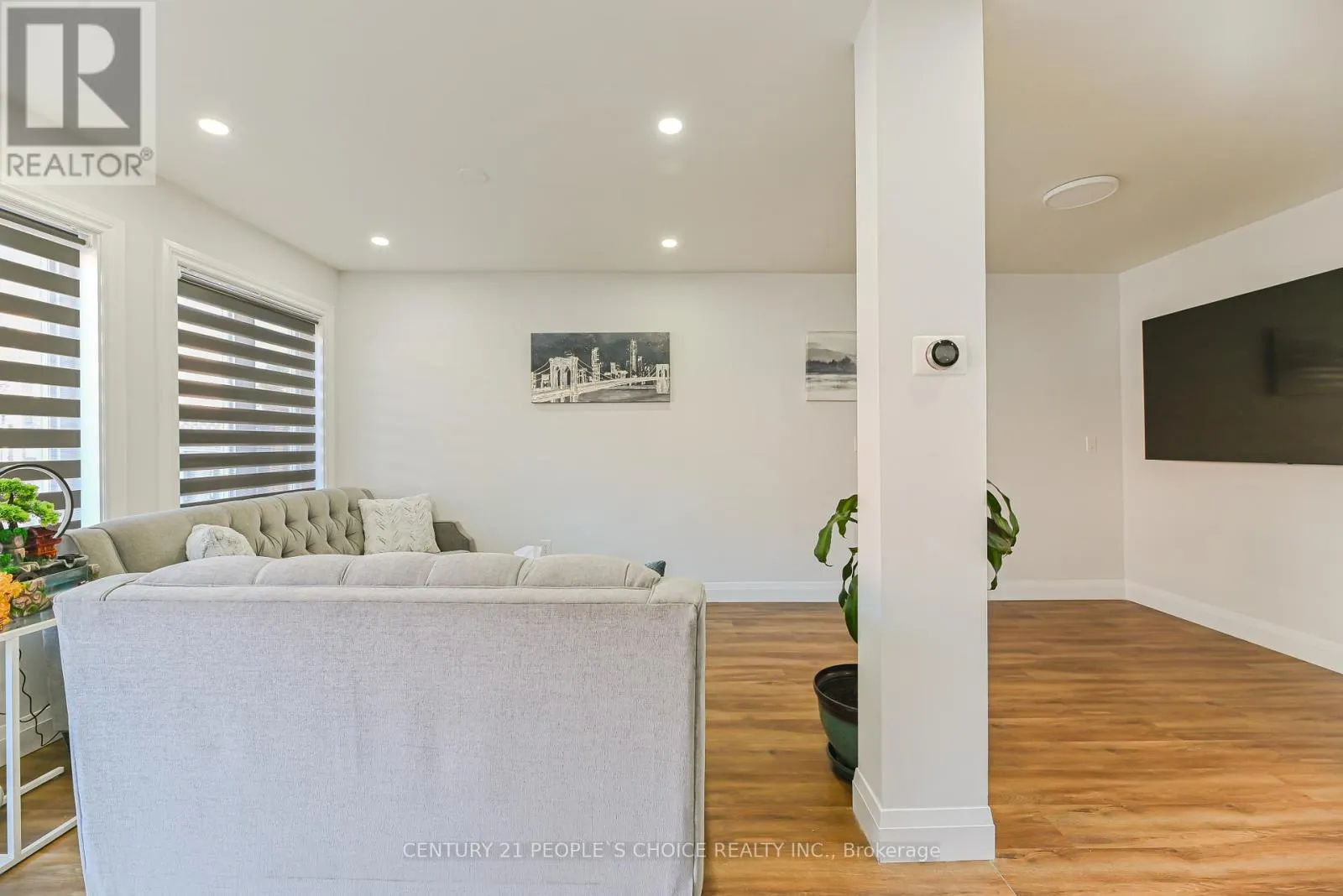 116 GOLDENLIGHT CIRCLE