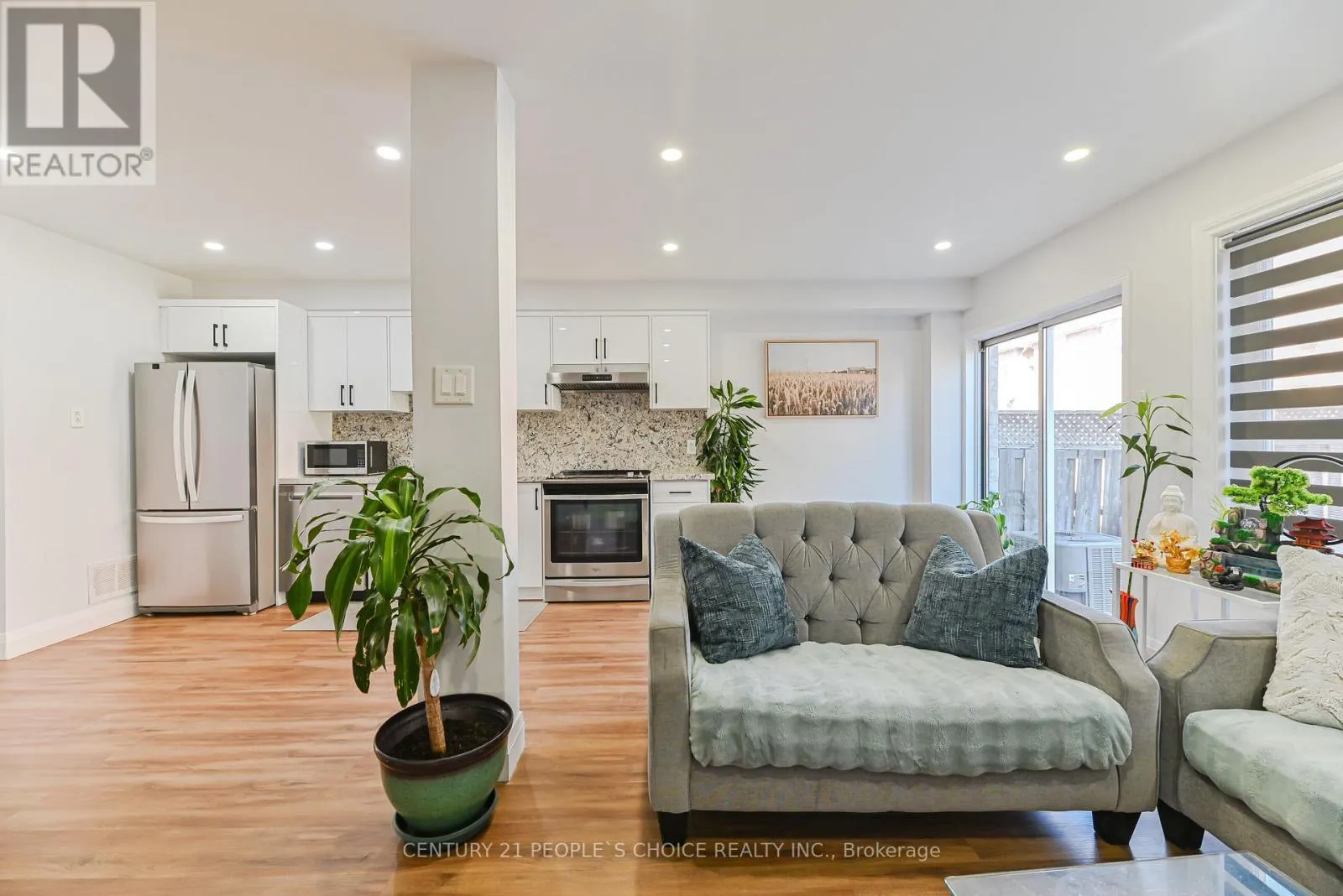 116 GOLDENLIGHT CIRCLE